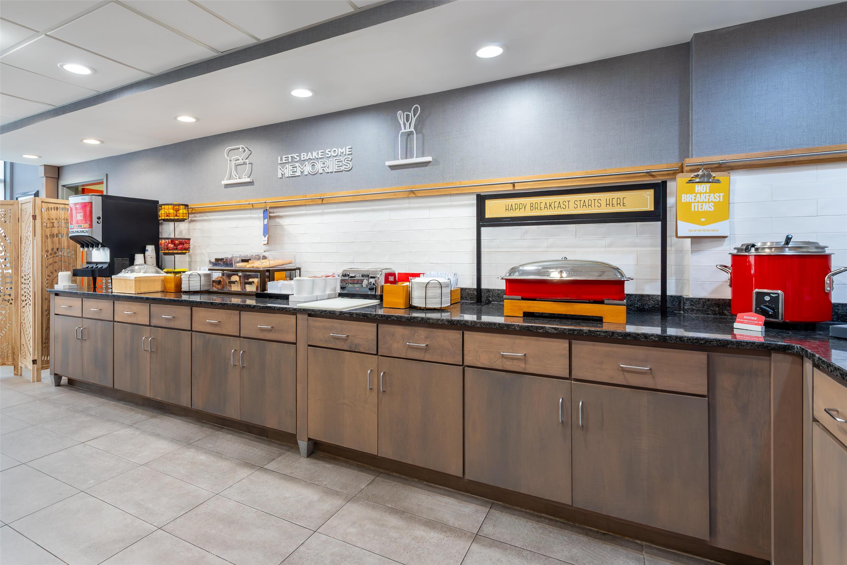Breakfast Area | Hampton Inn Akron-South