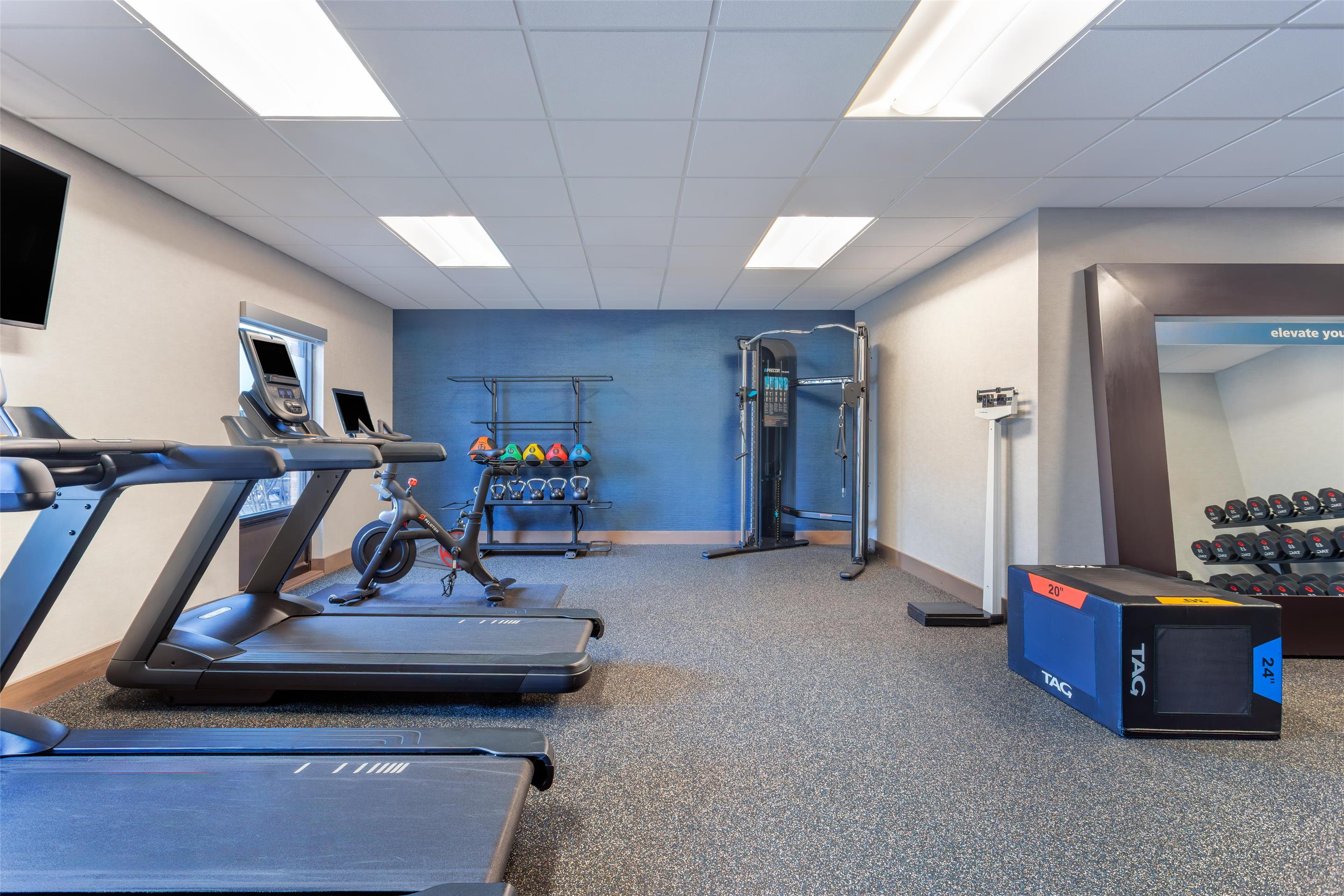 Health club fitness center gym | Hampton Inn Akron-South