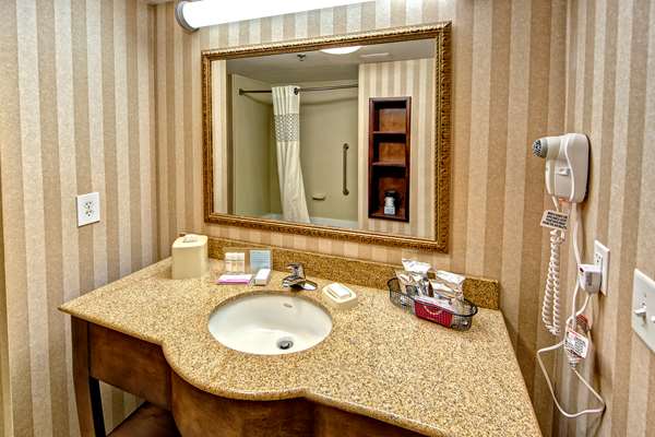  - Hampton Inn & Suites Sapphire
