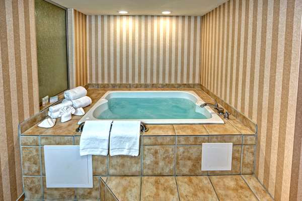  - Hampton Inn & Suites Sapphire