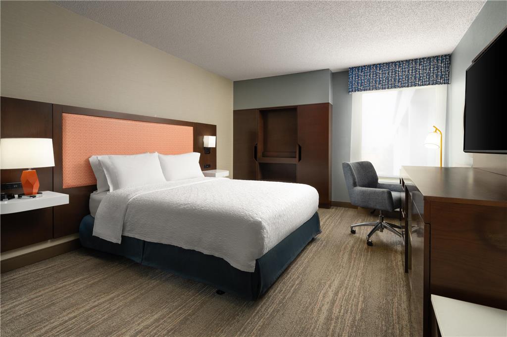 HAMPTON INN CHAMBERSBURG-guestroom-Guest Room,On-Site.jpg