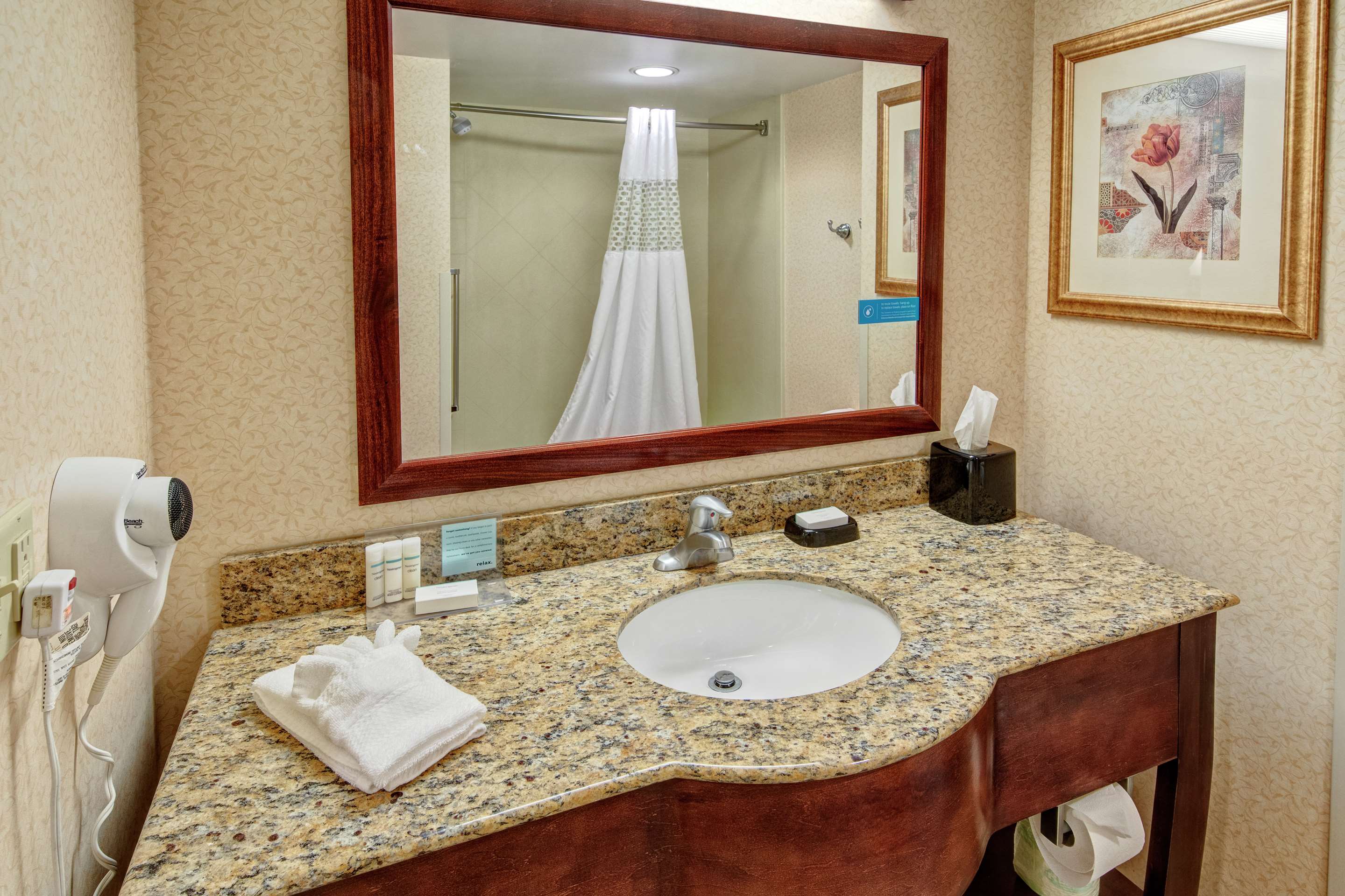 Guest room bath