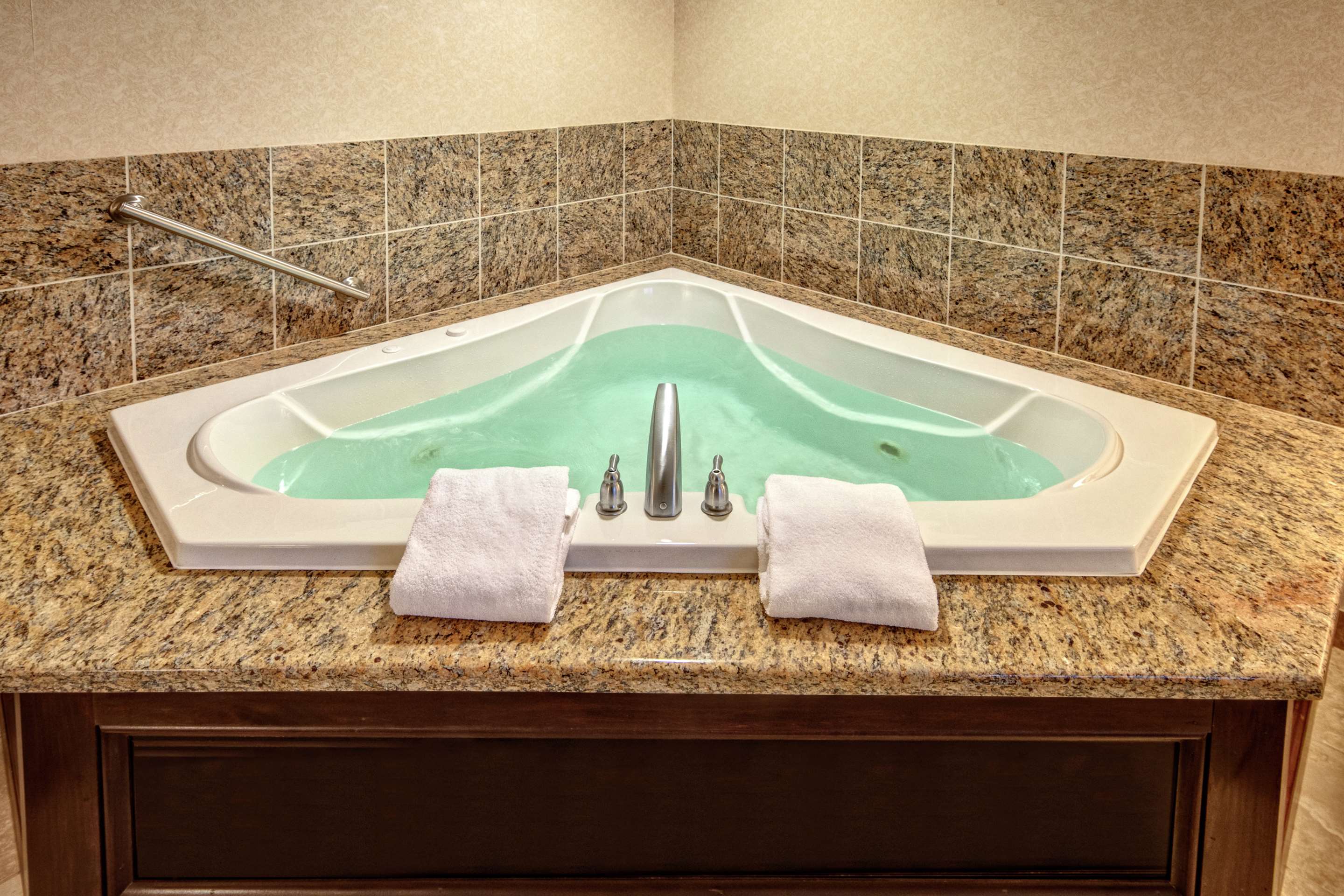 Guest room bath