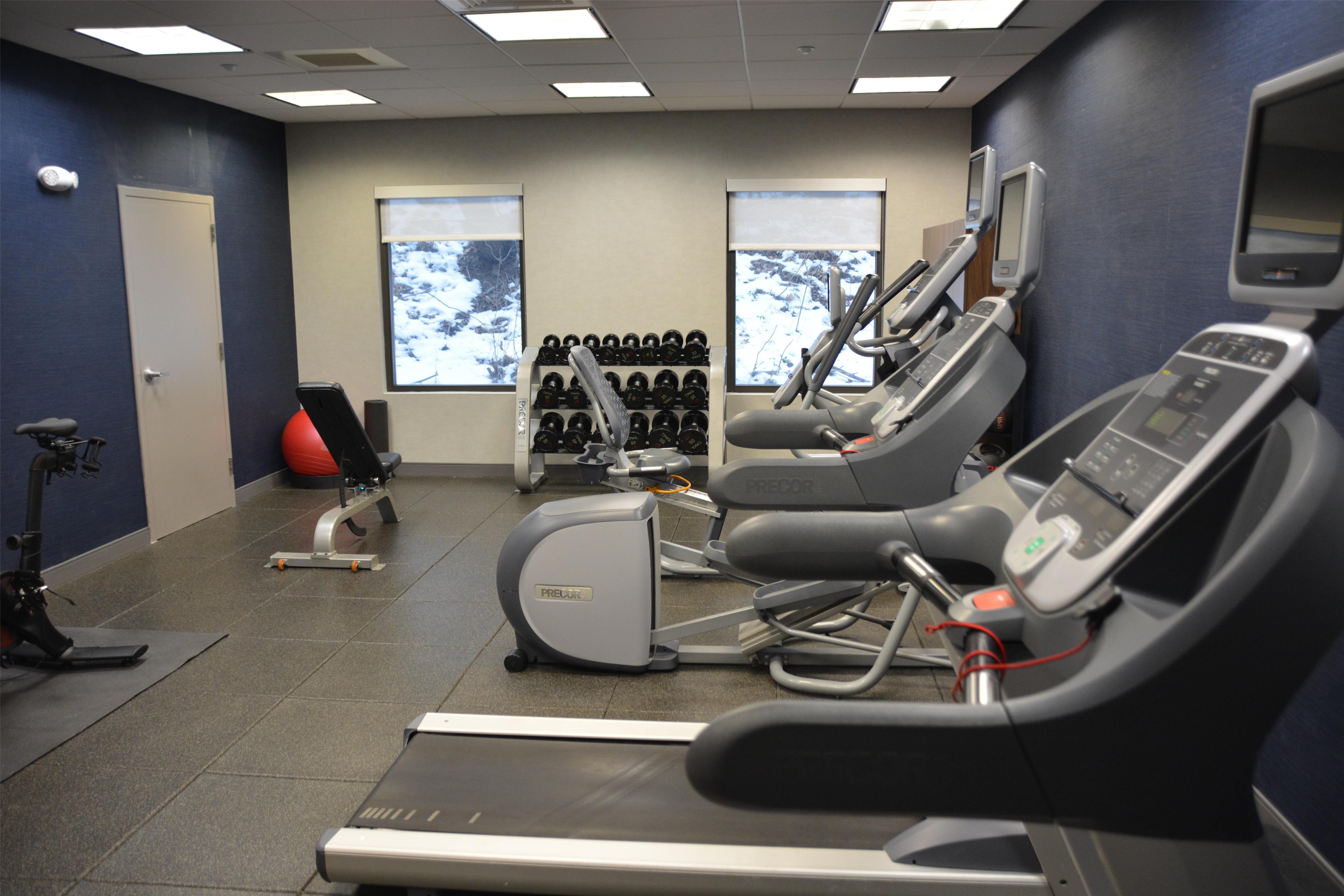 Health club fitness center gym | Hampton Inn Cambridge