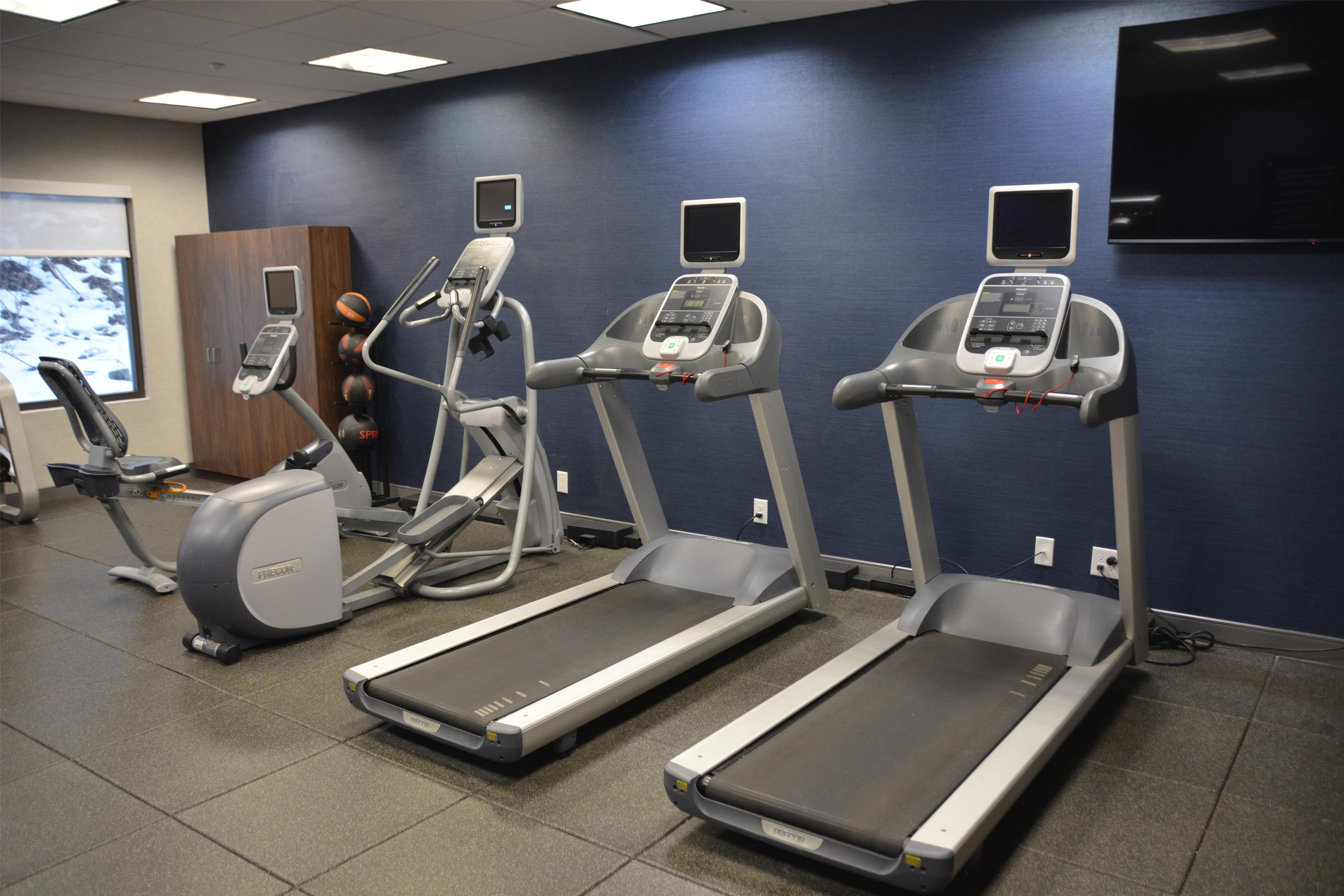 Health club fitness center gym | Hampton Inn Cambridge