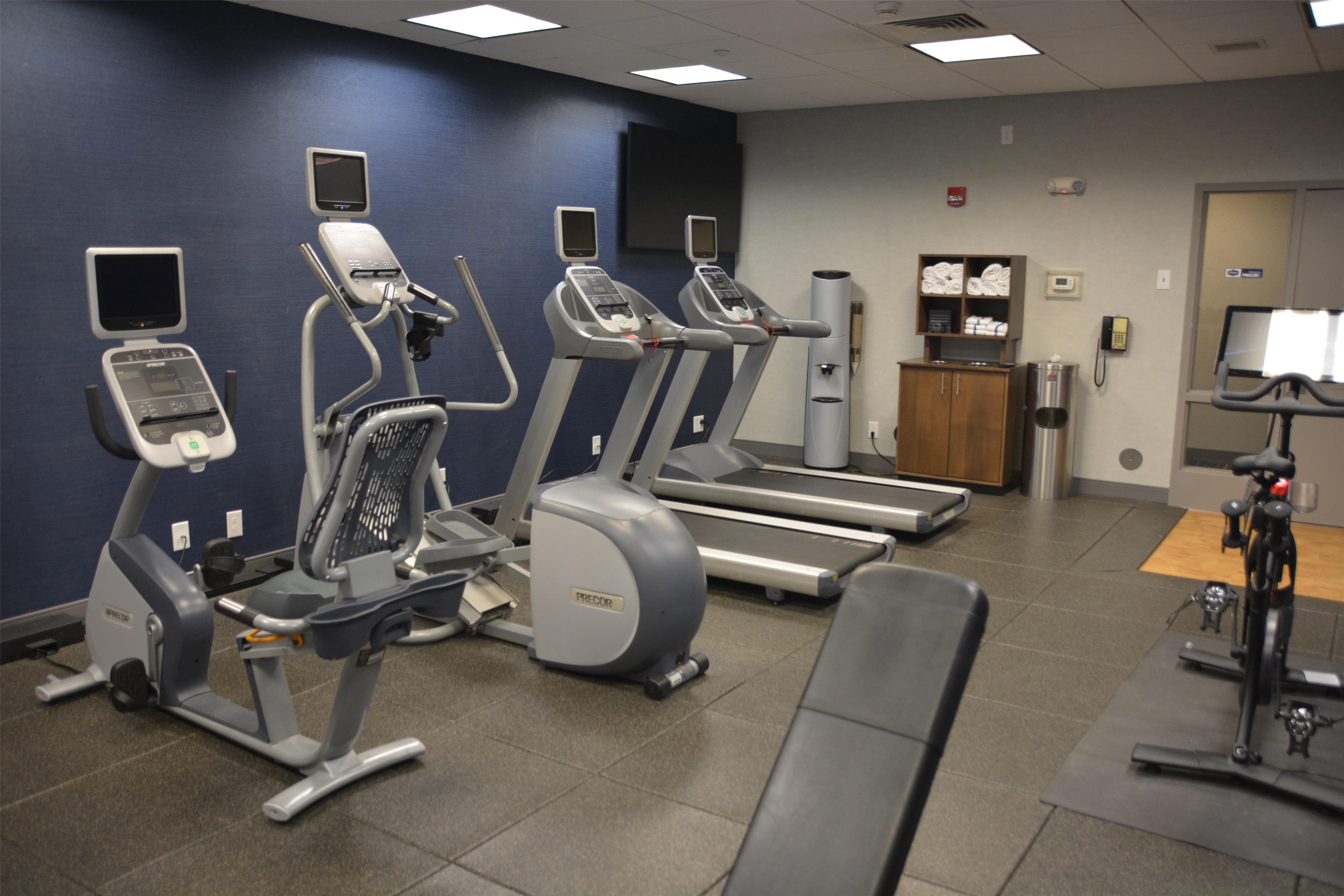 Health club fitness center gym | Hampton Inn Cambridge