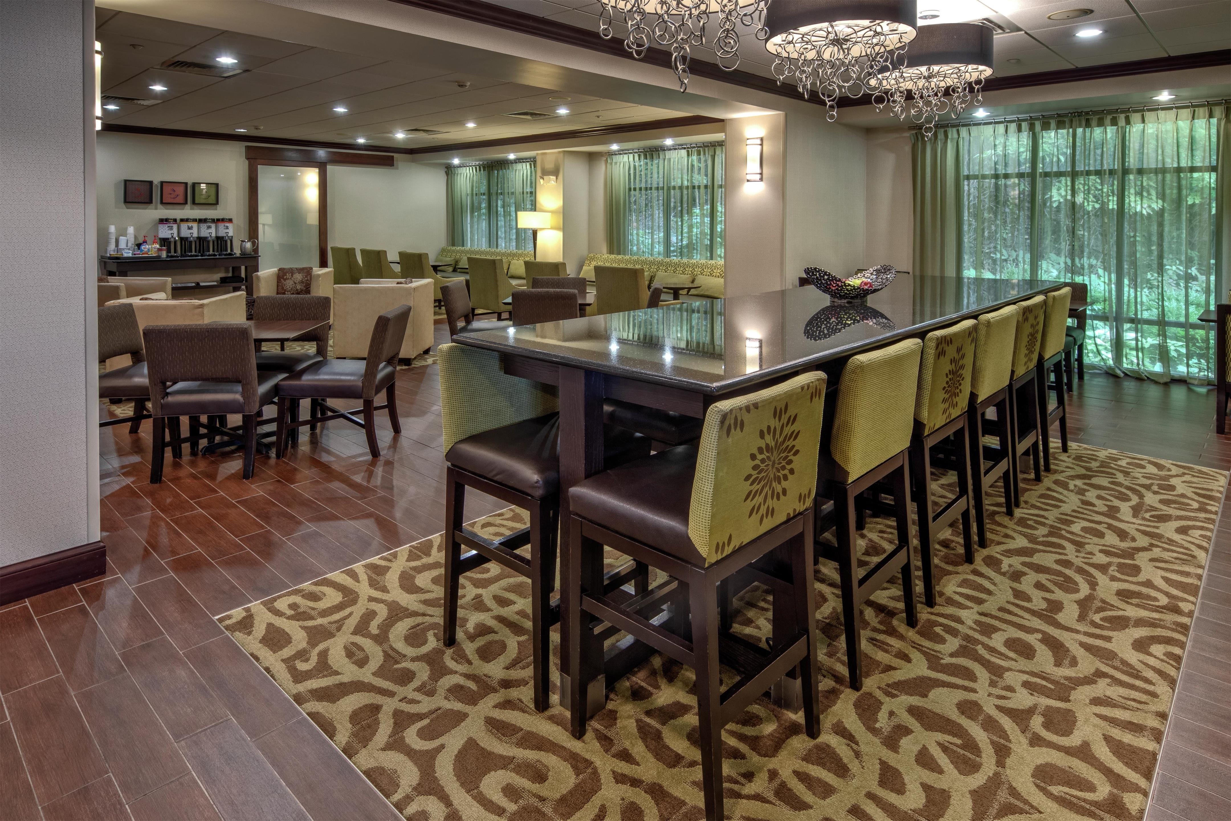Lobby | Hampton Inn Cambridge