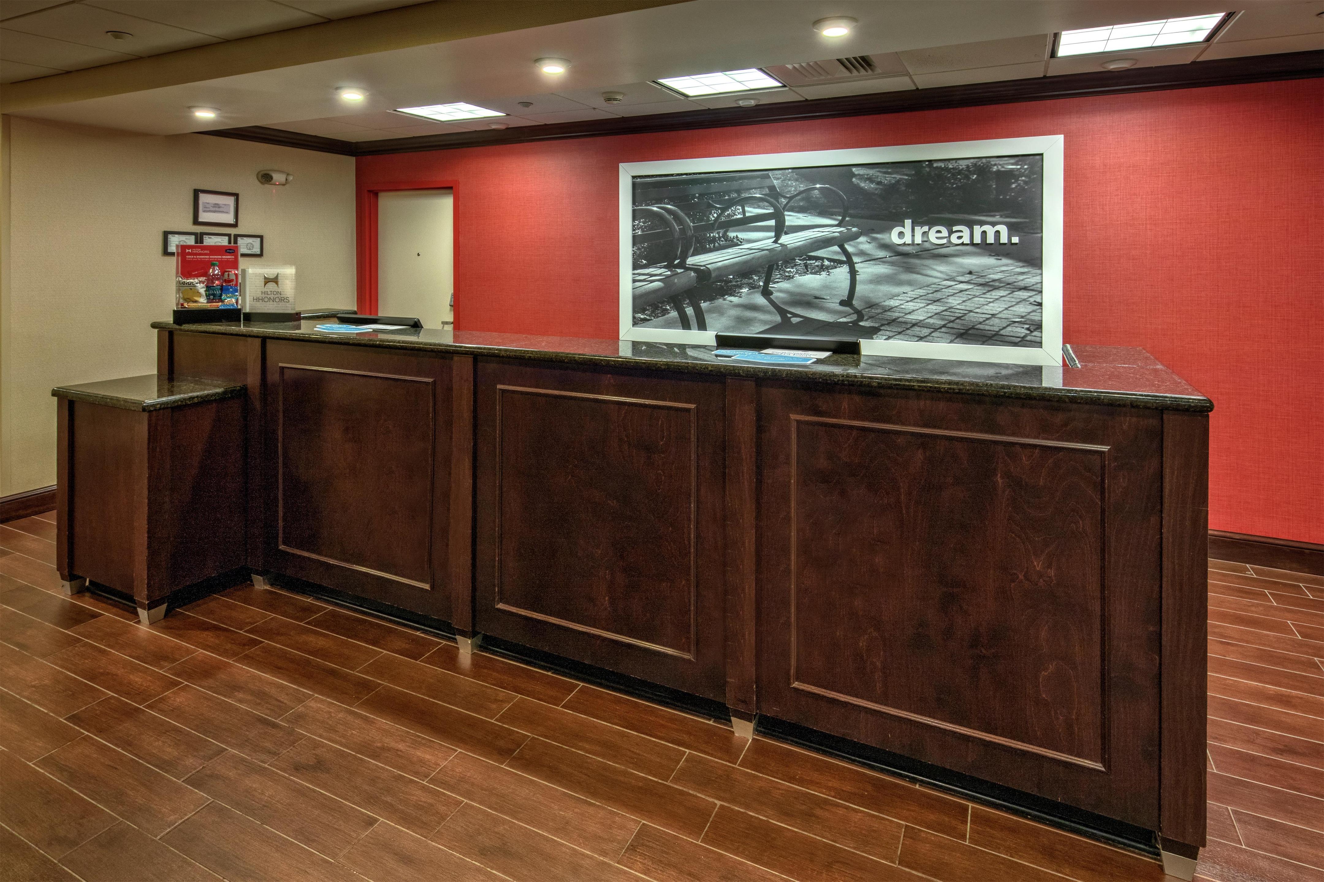 Reception | Hampton Inn Cambridge