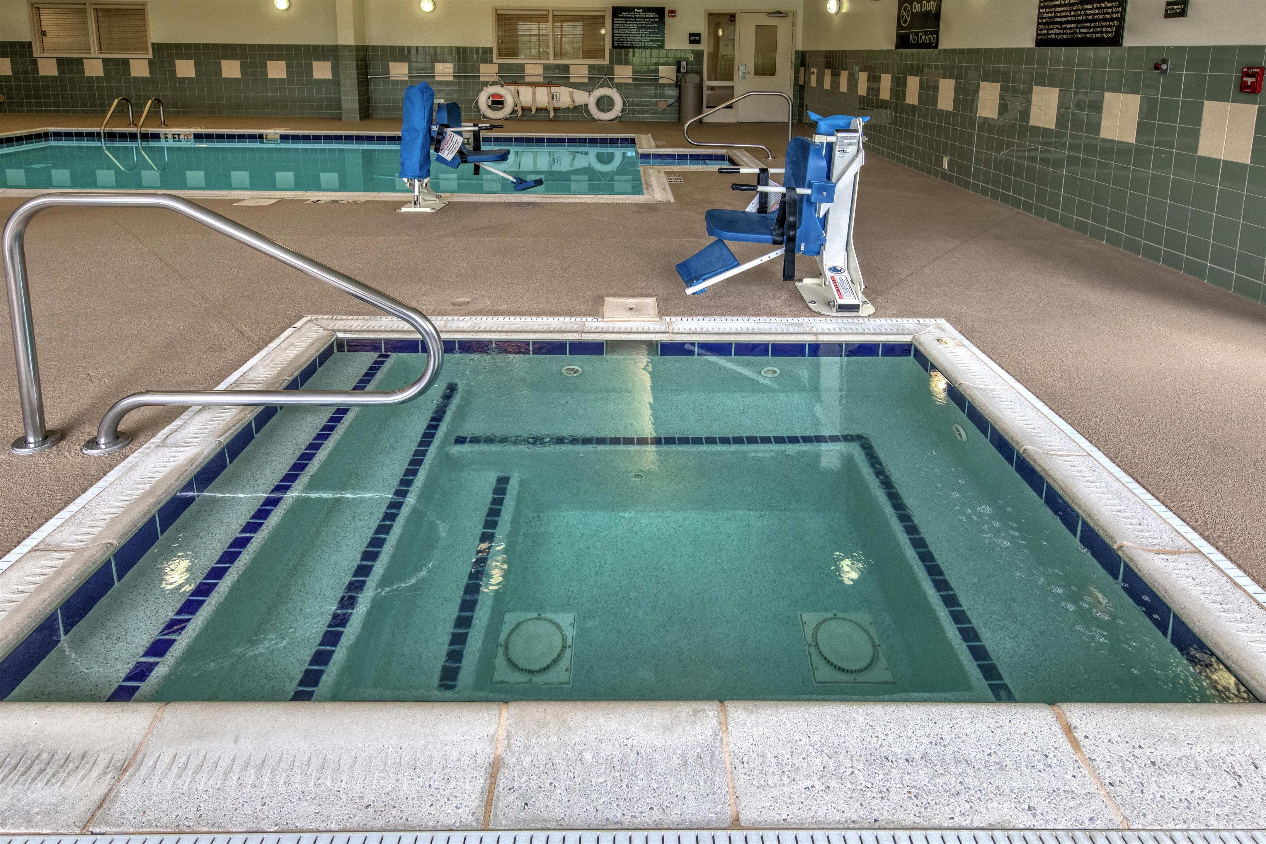 Pool | Hampton Inn Cambridge