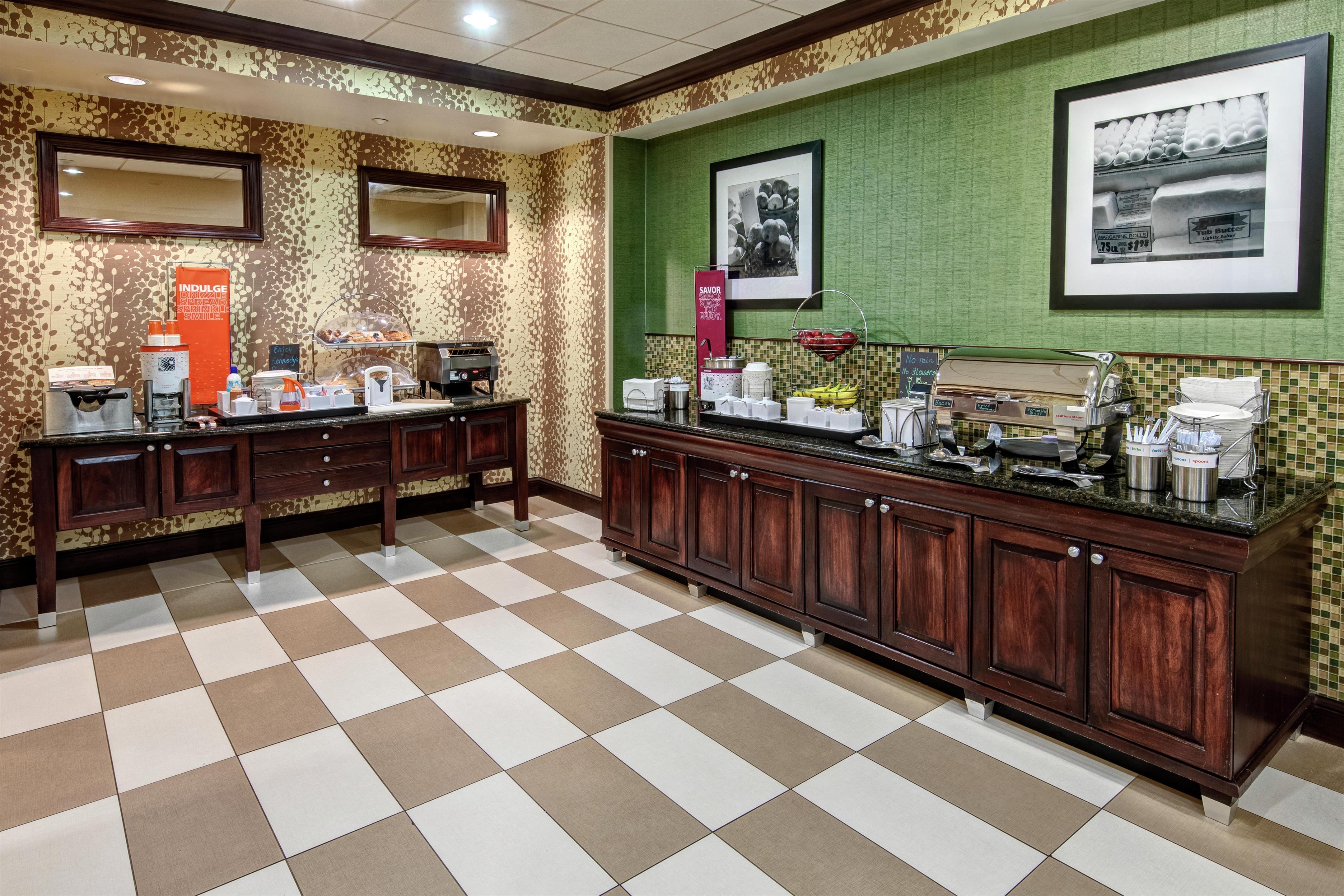 Restaurant | Hampton Inn Cambridge