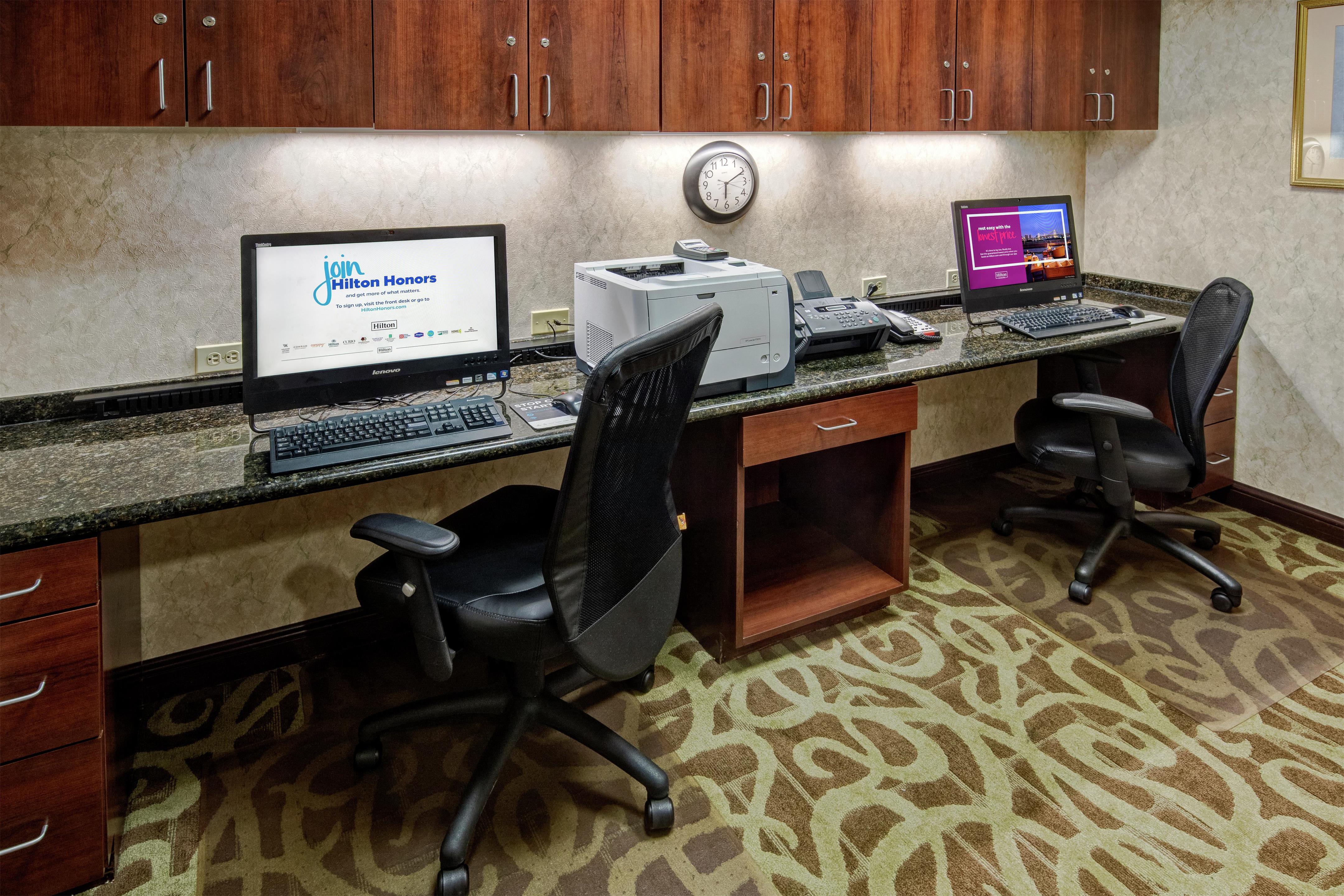 Business Center | Hampton Inn Cambridge