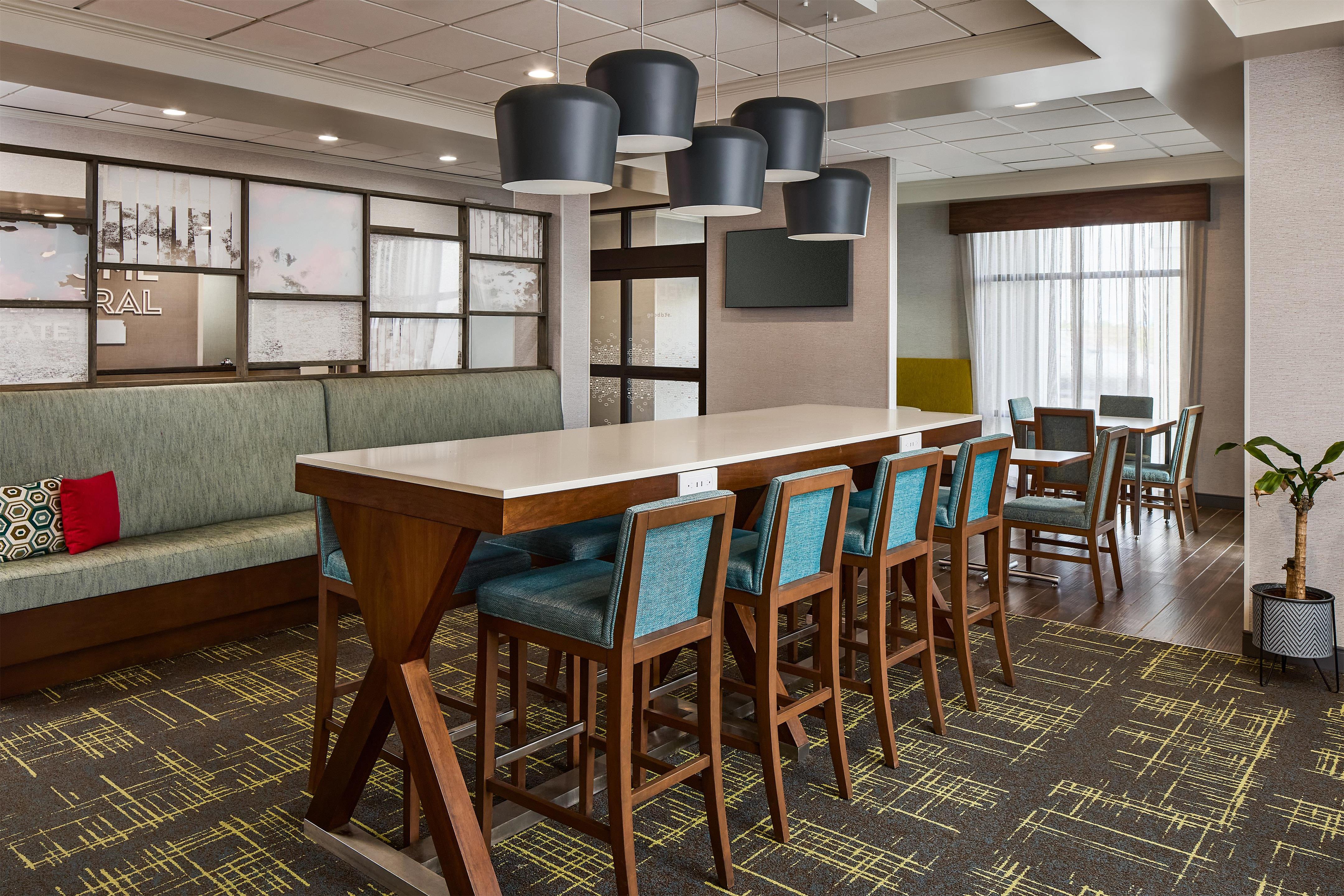 Lobby | Hampton Inn Colby