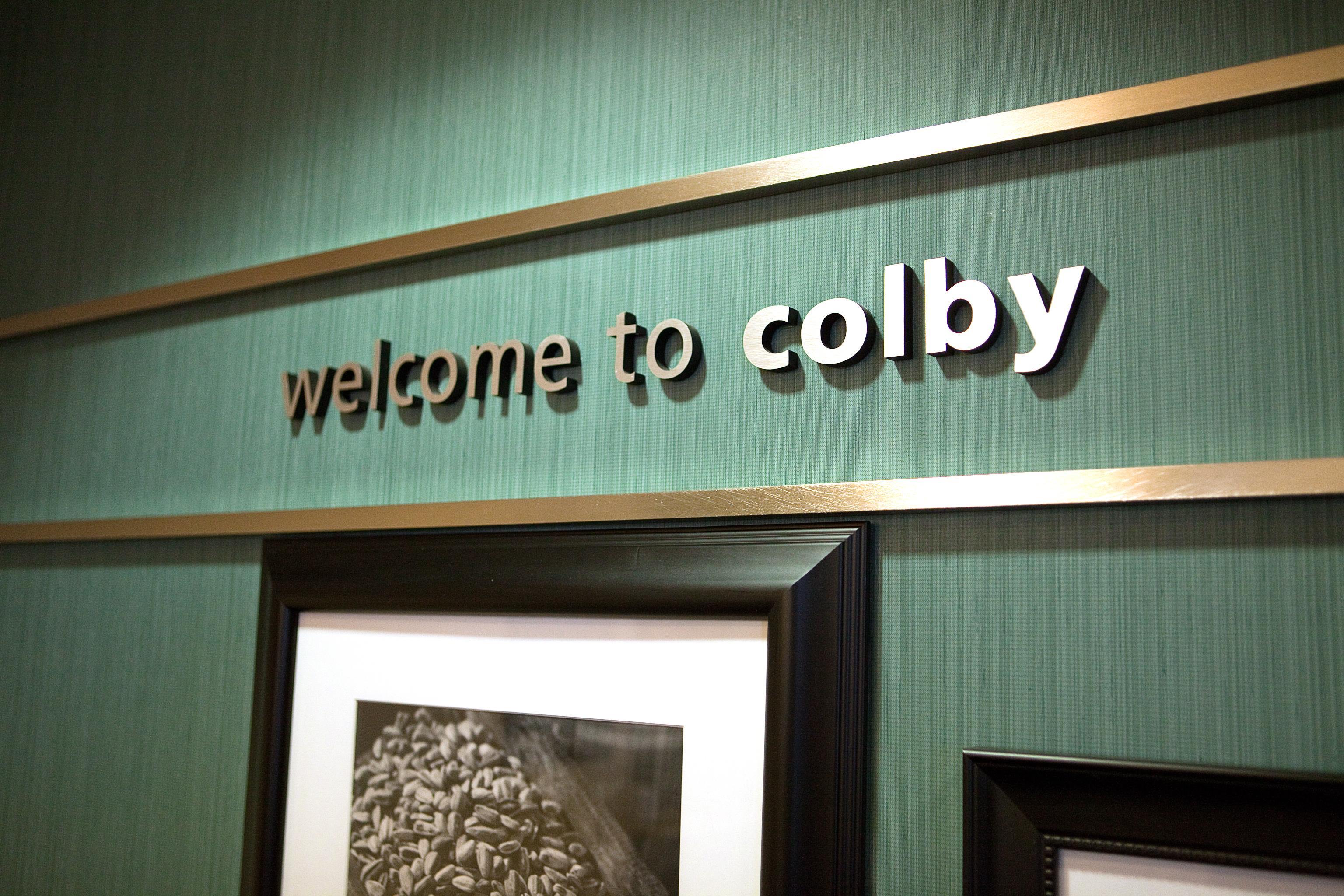 Reception | Hampton Inn Colby