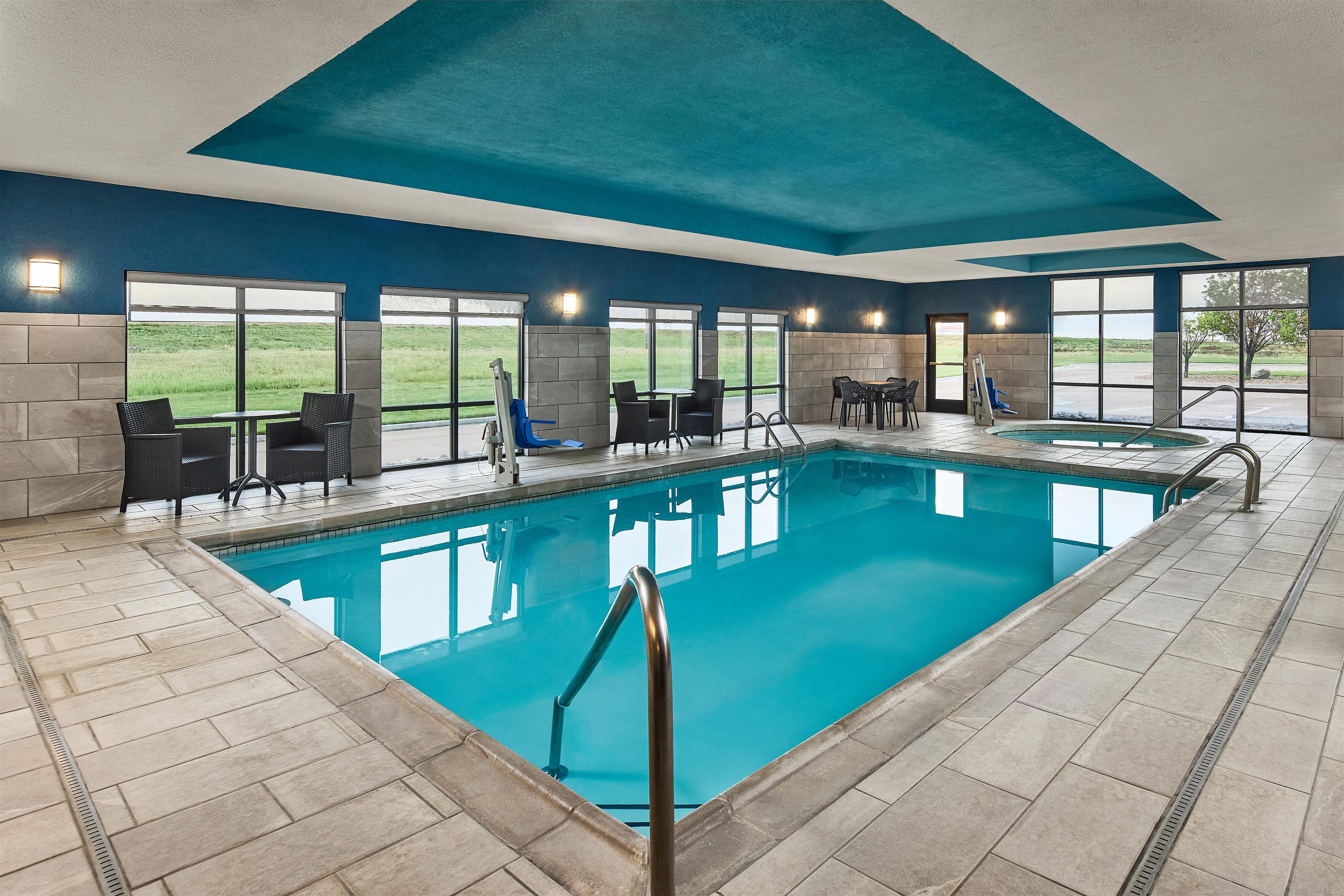 Pool | Hampton Inn Colby