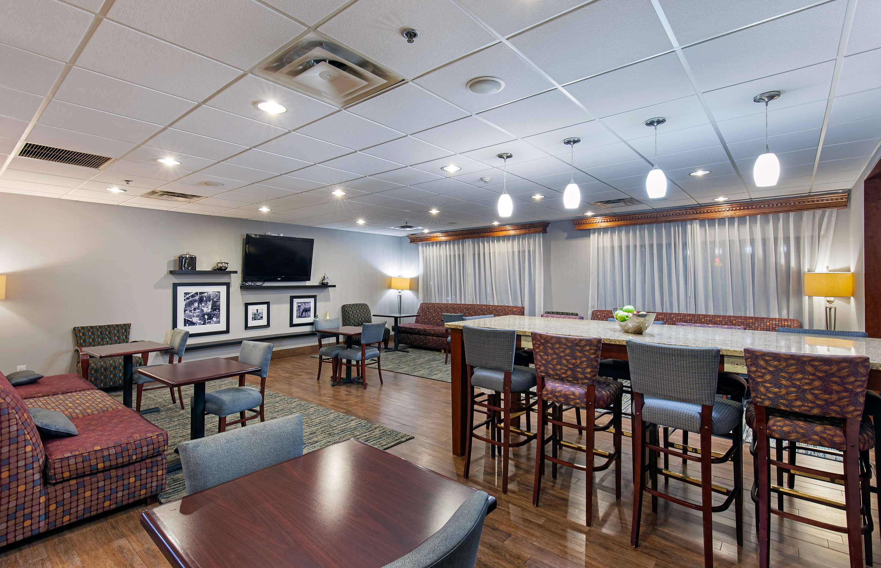 Lobby | Hampton Inn Corbin KY