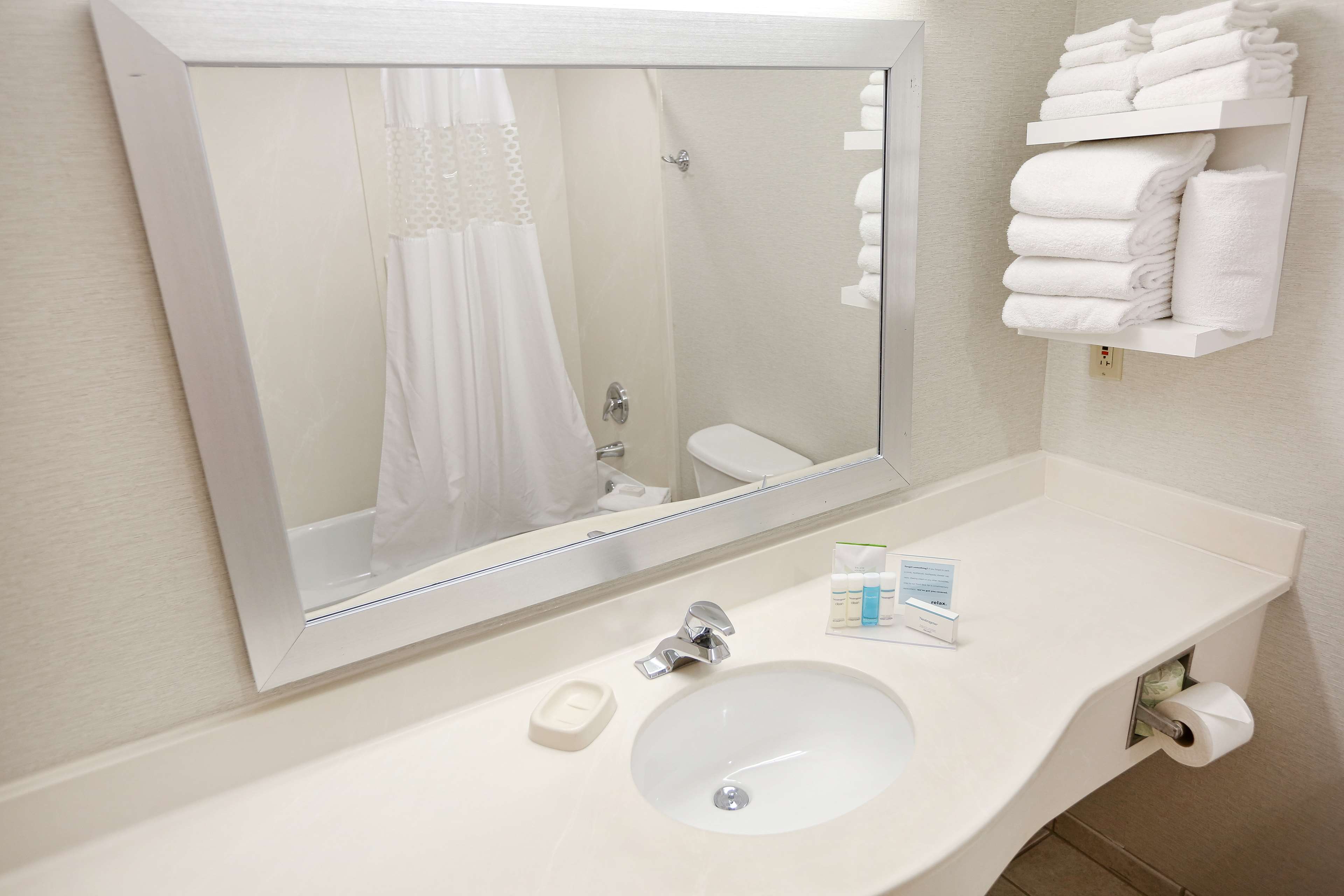 Hampton Inn & Suites Chincoteague Waterfront Room Type - DOUBLE QUEEN - NON SMOKING