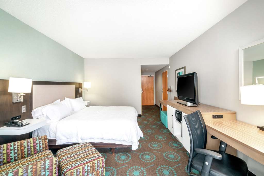 Hampton Inn & Suites Chincoteague Waterfront - Tap to explore photos