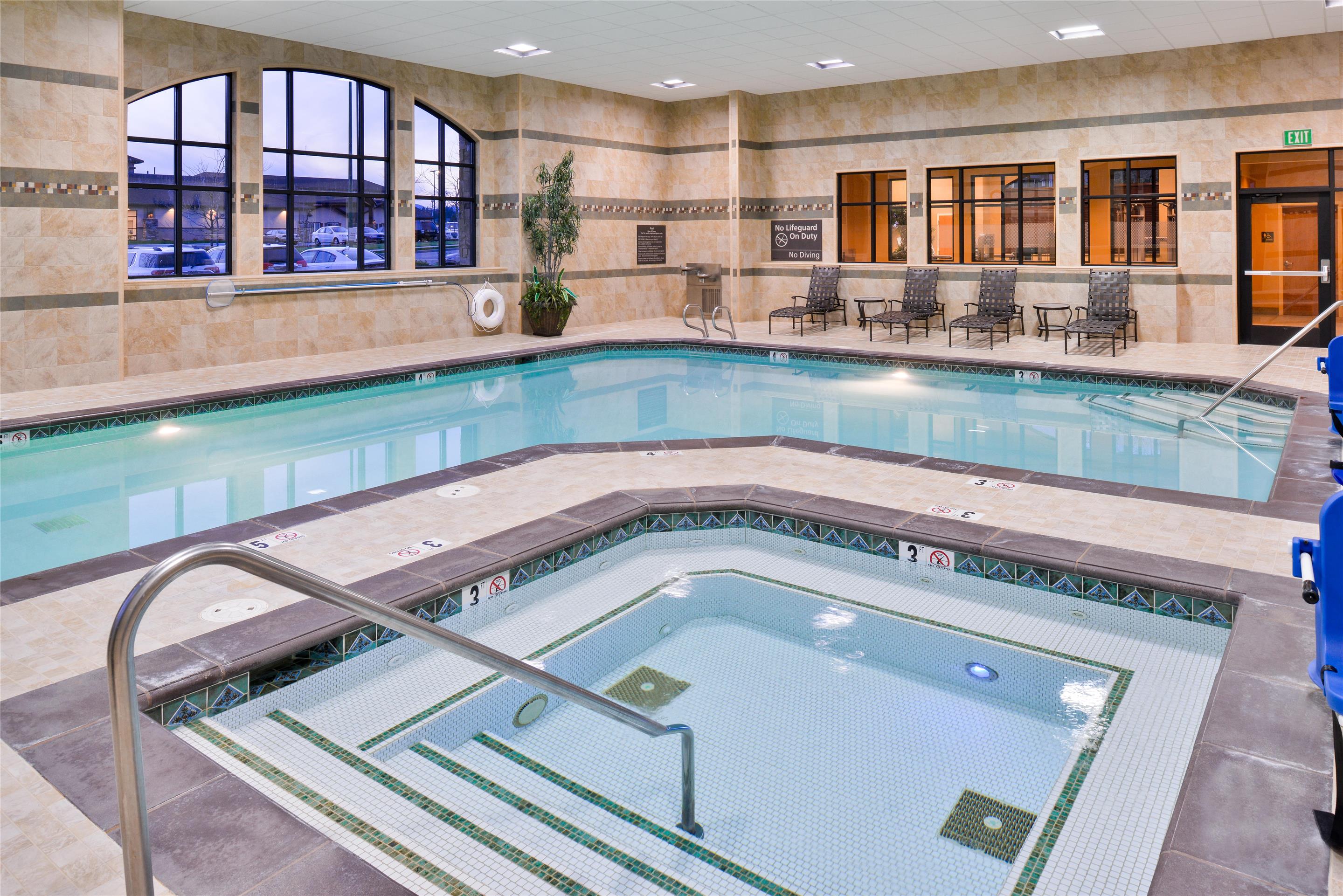 Pool | Hampton Inn & Suites Coeur d' Alene