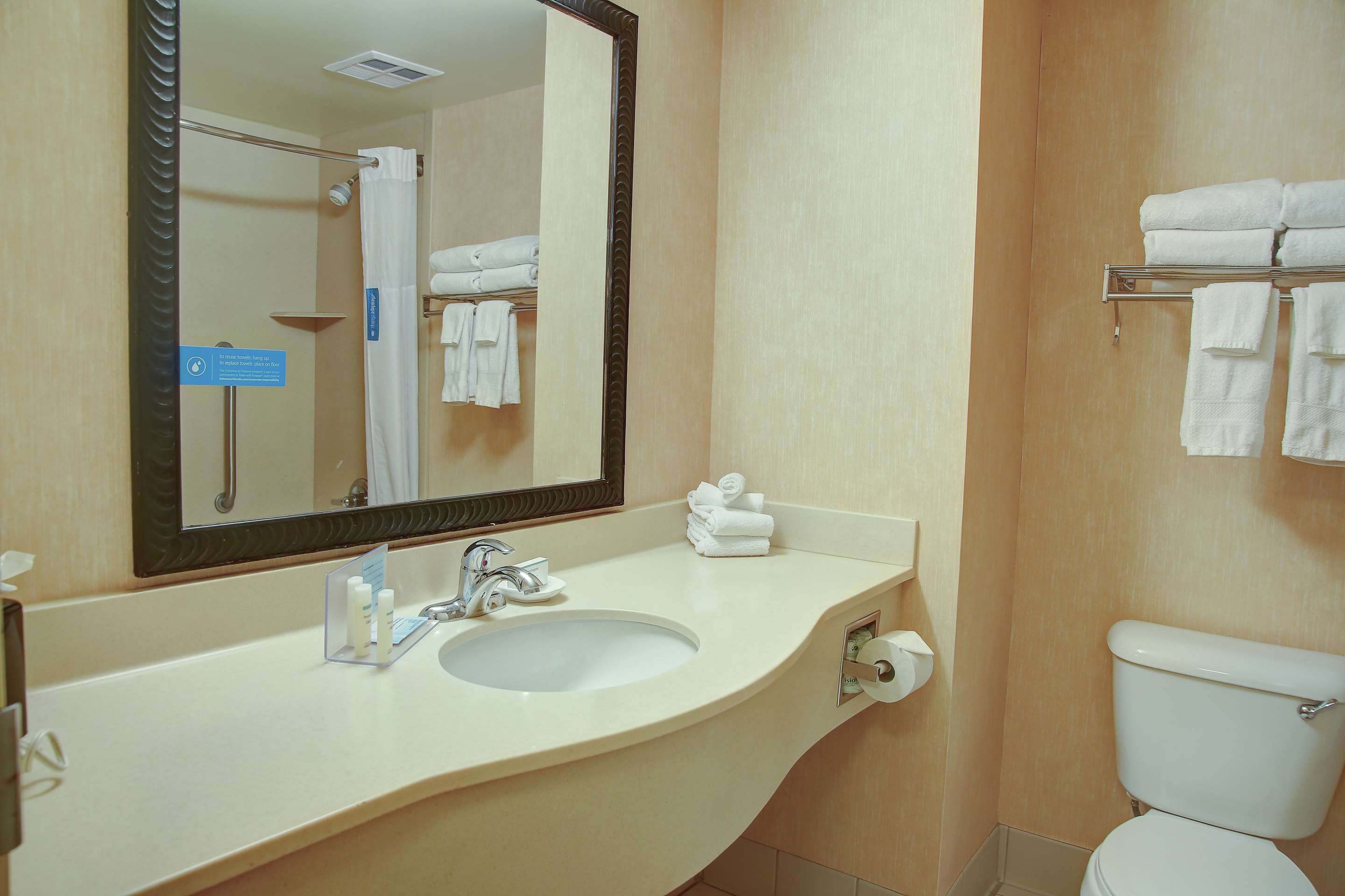 Guest room bath