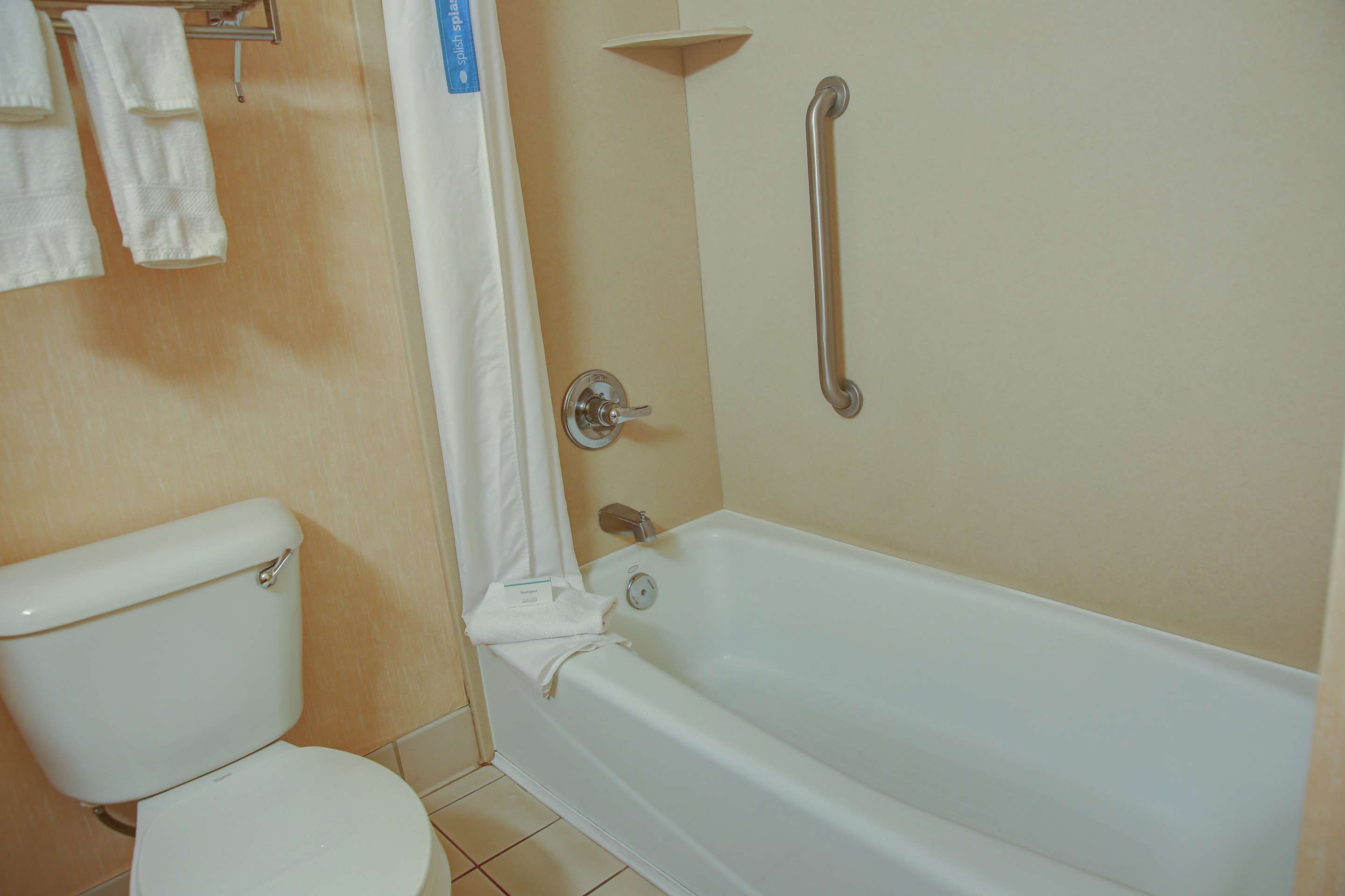 Guest room bath
