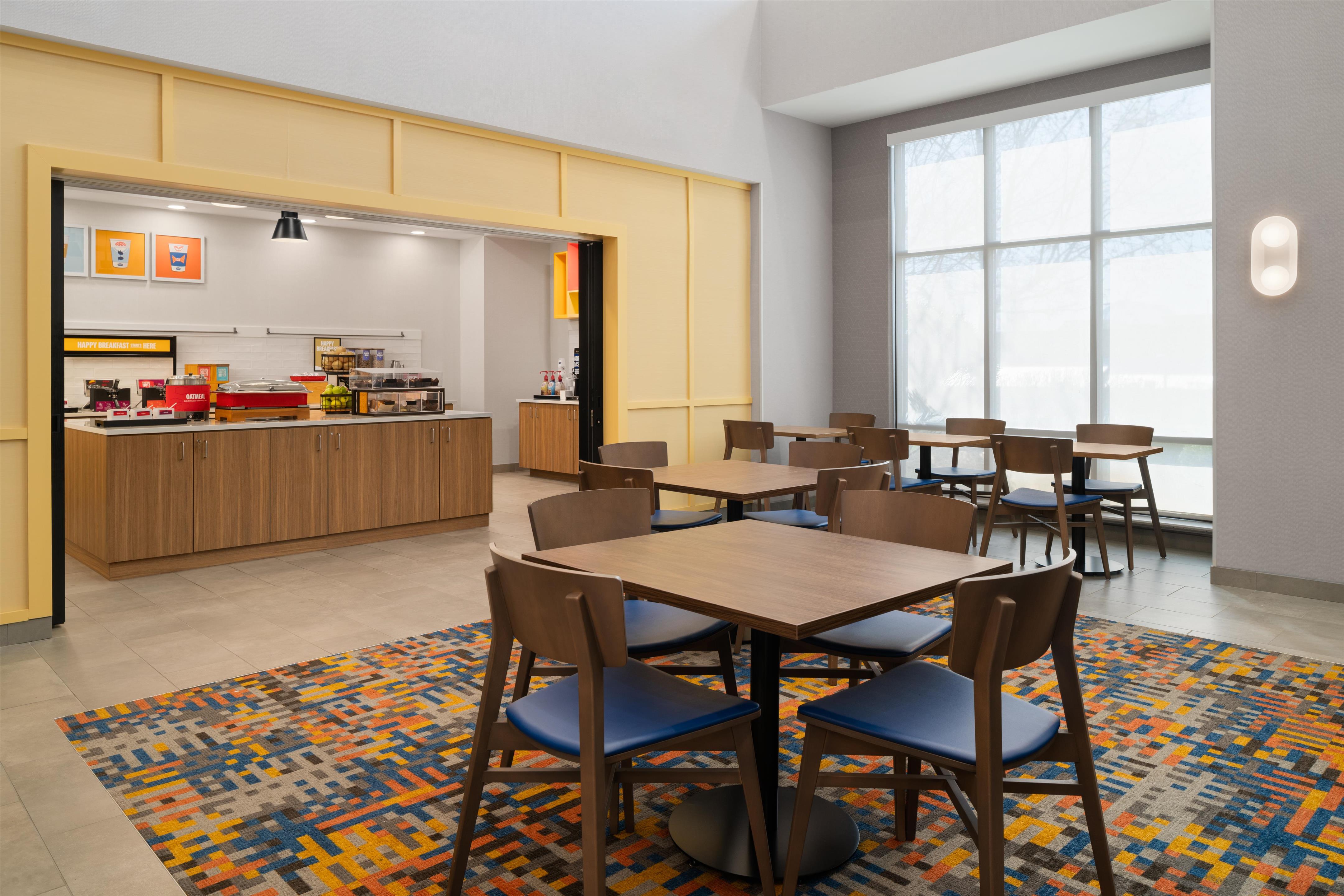 Breakfast Area | Hampton Inn & Suites Chadds Ford