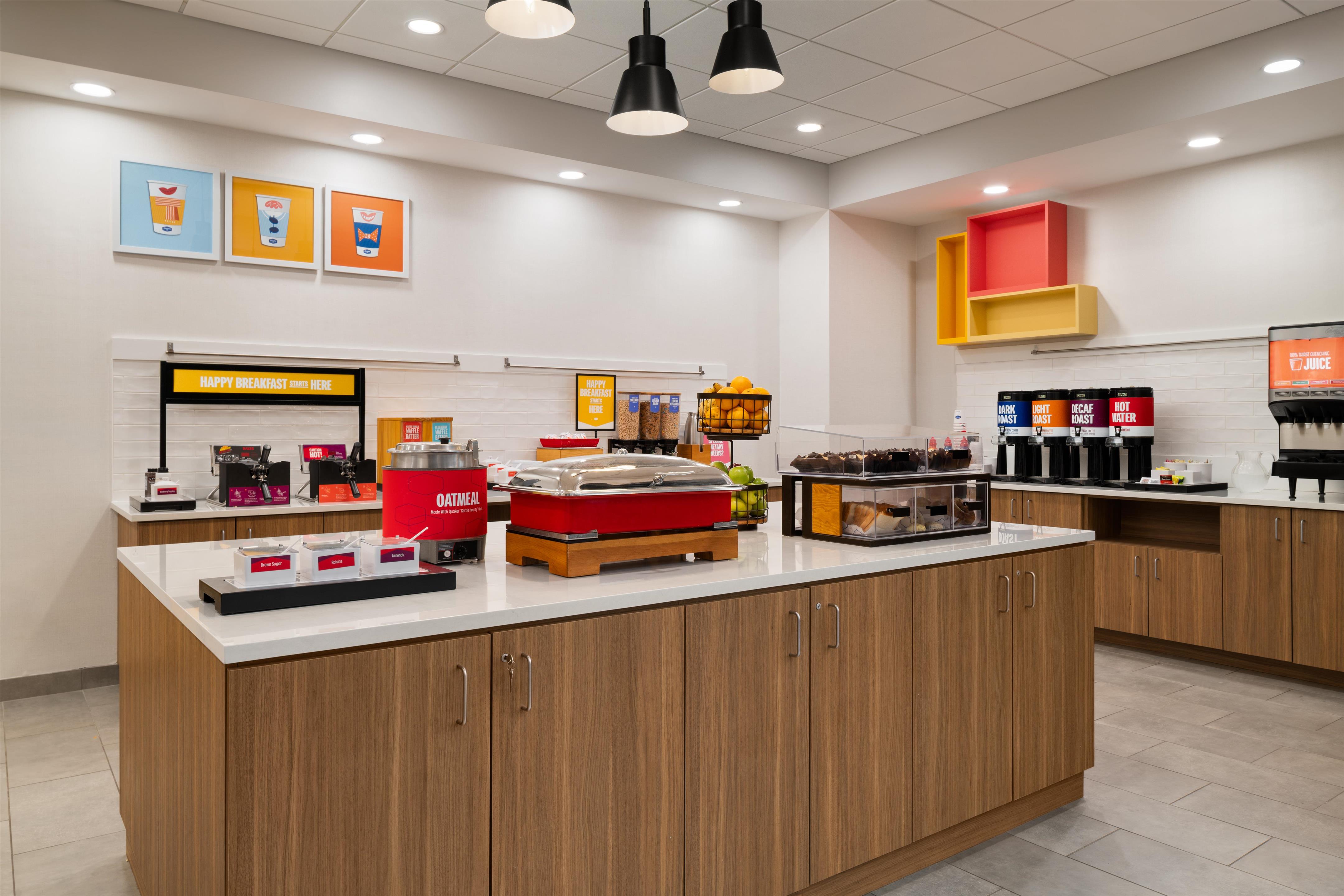 Breakfast Area | Hampton Inn & Suites Chadds Ford
