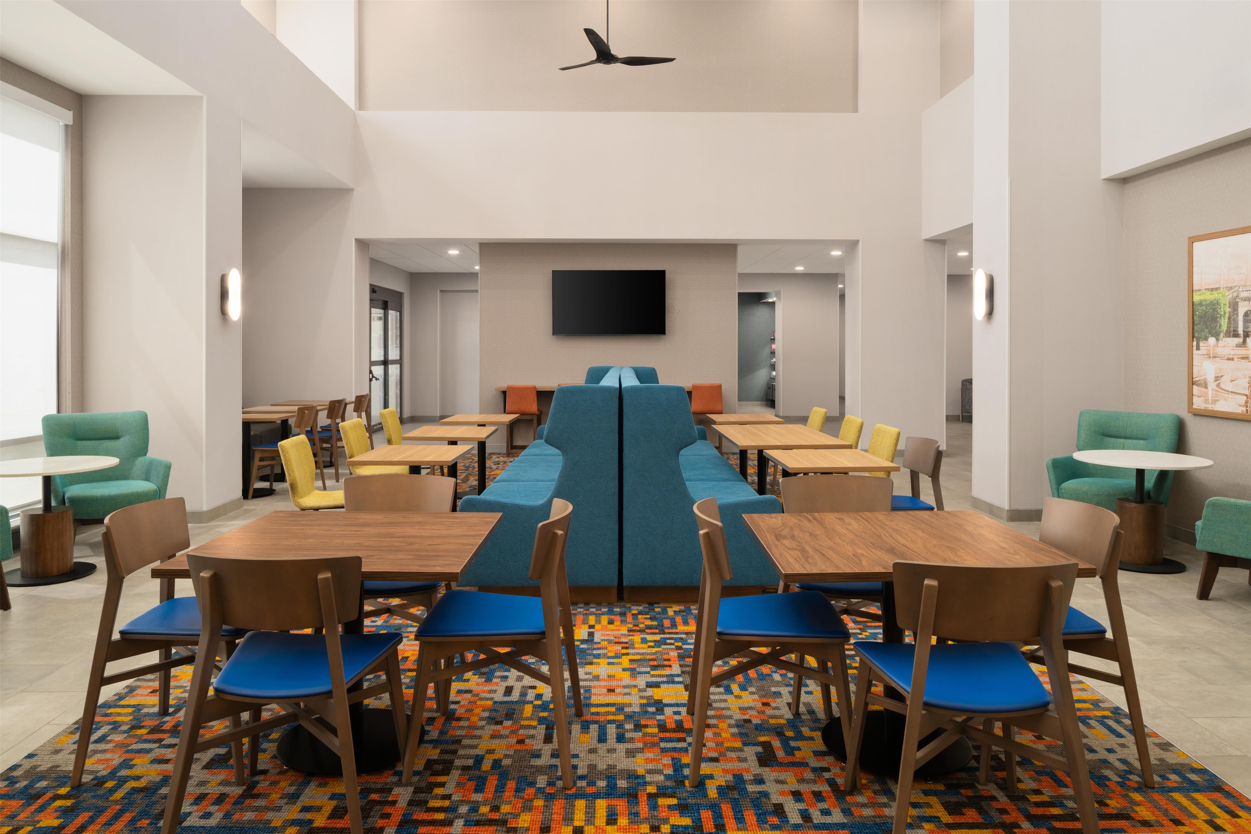 Lobby | Hampton Inn & Suites Chadds Ford