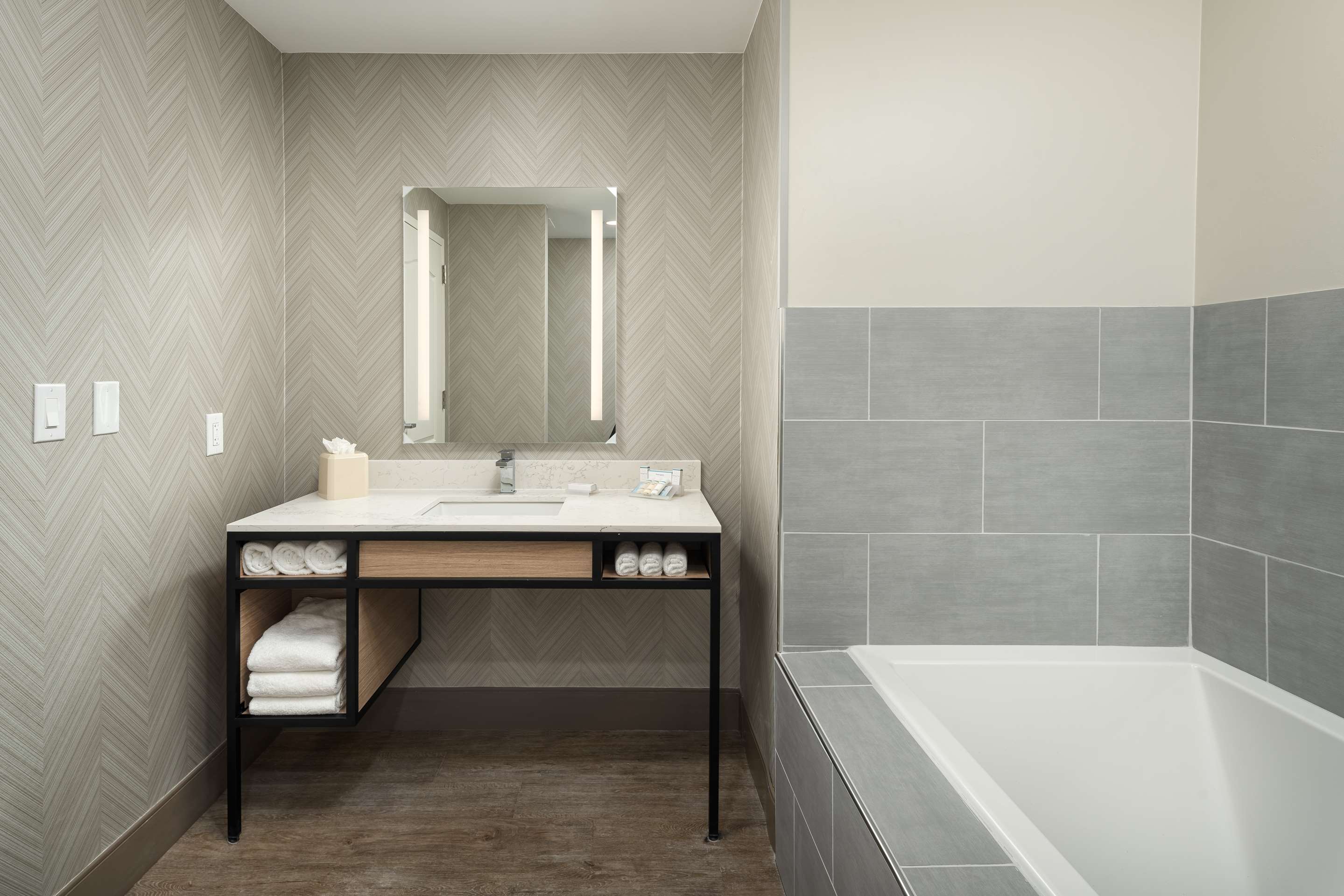 Guest room bath