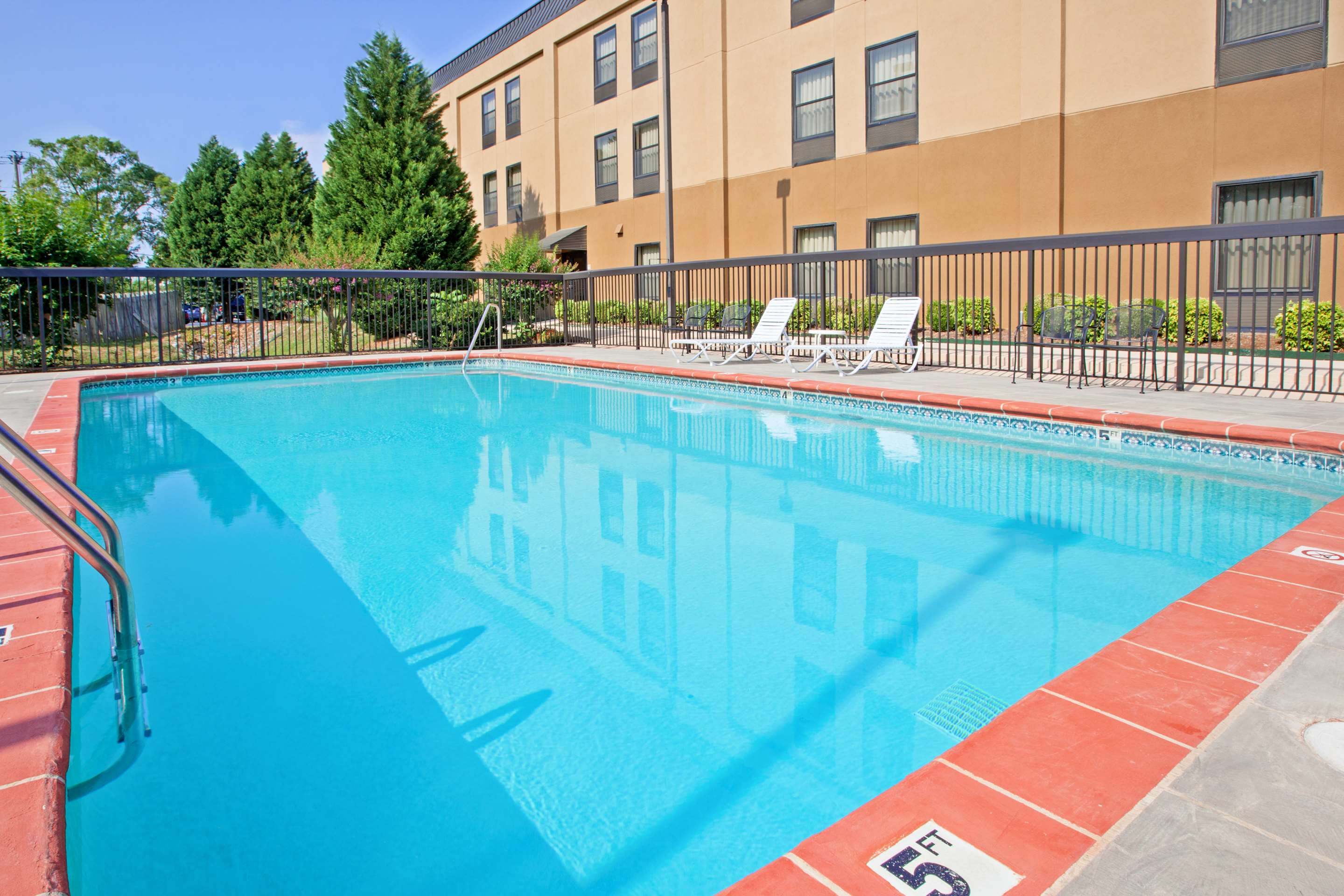 Pool | Hampton Inn Chattanooga/Hixson