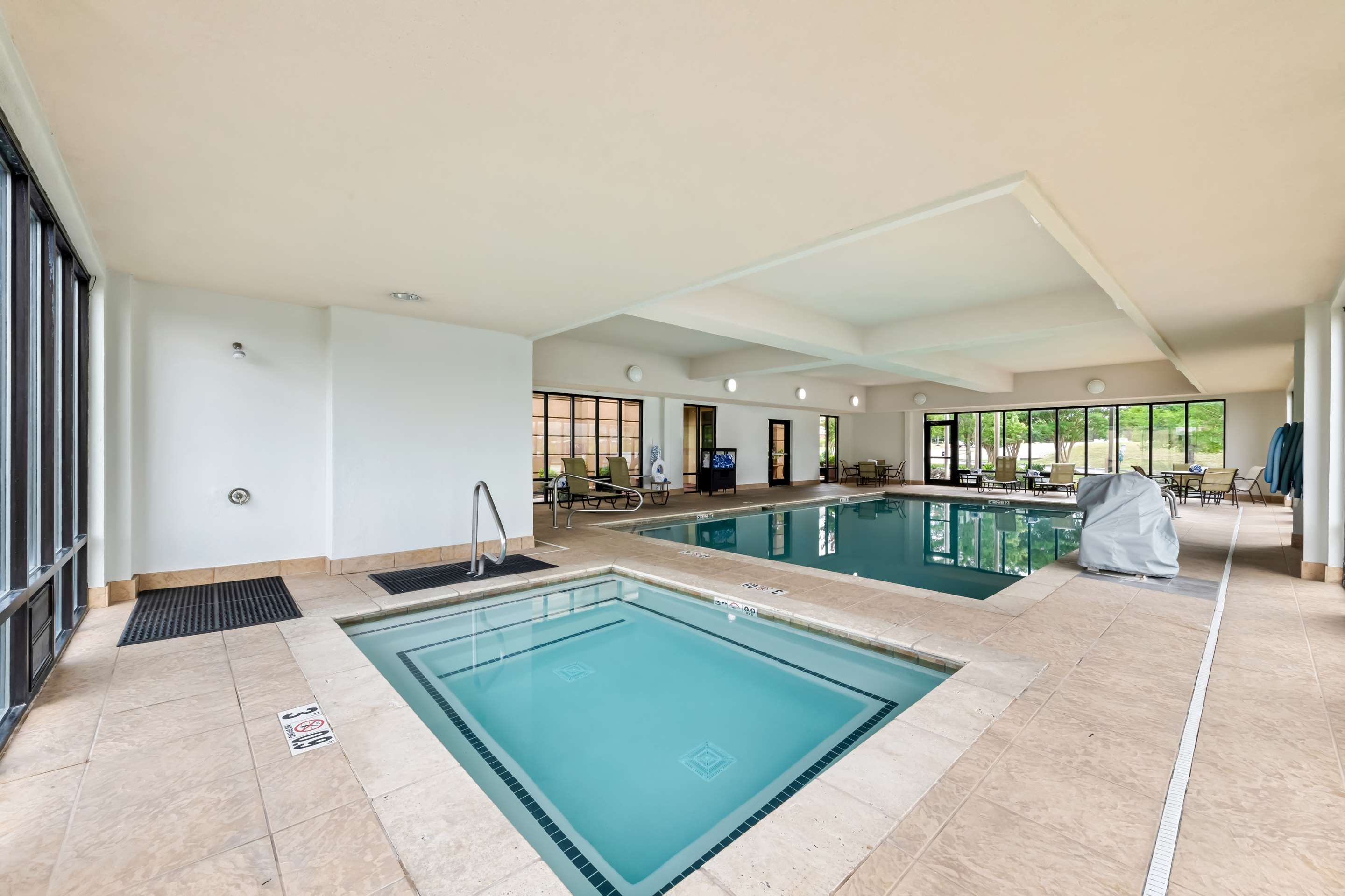 Pool | Hampton Inn Chattanooga - North/Ooltewah