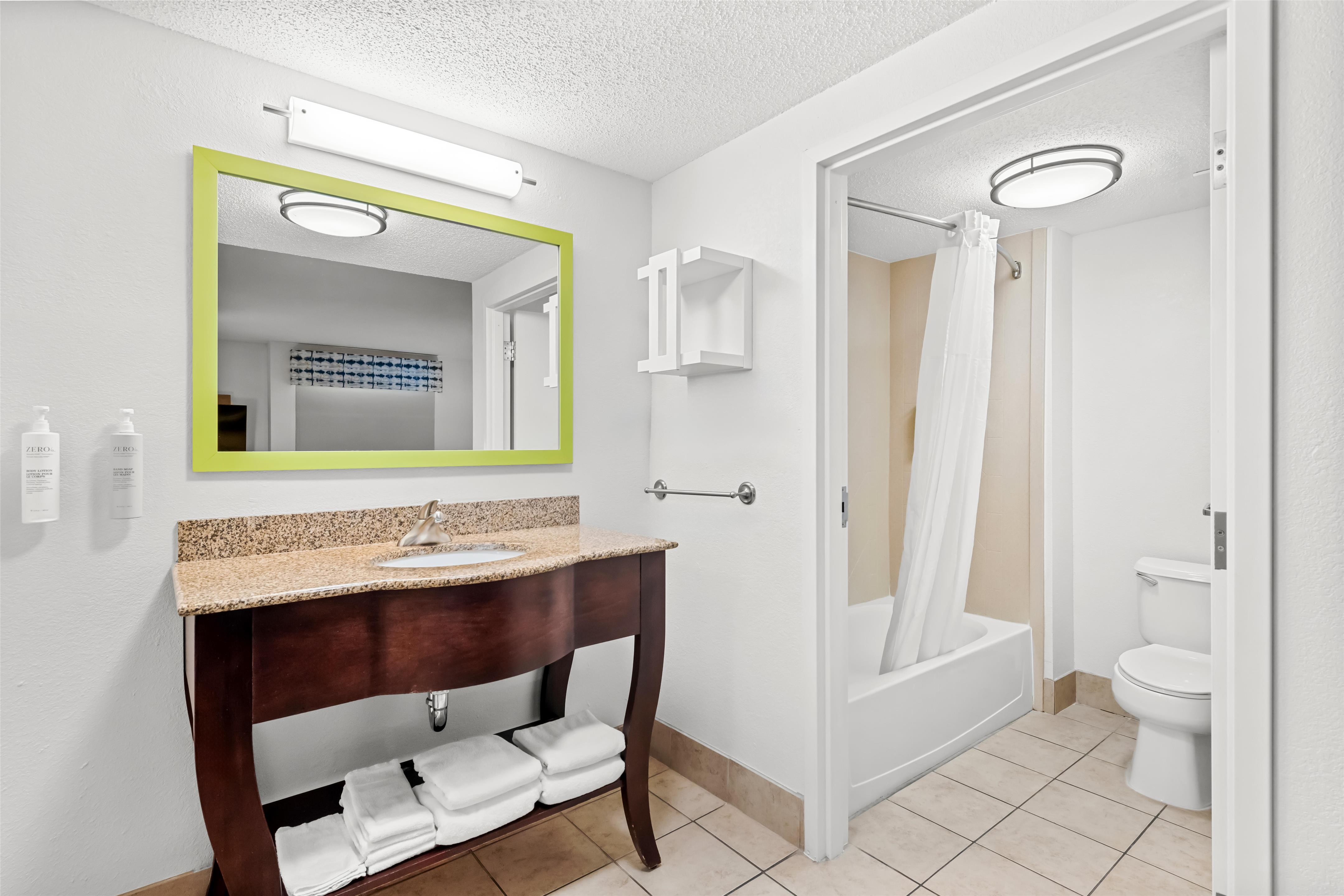 Guest room bath