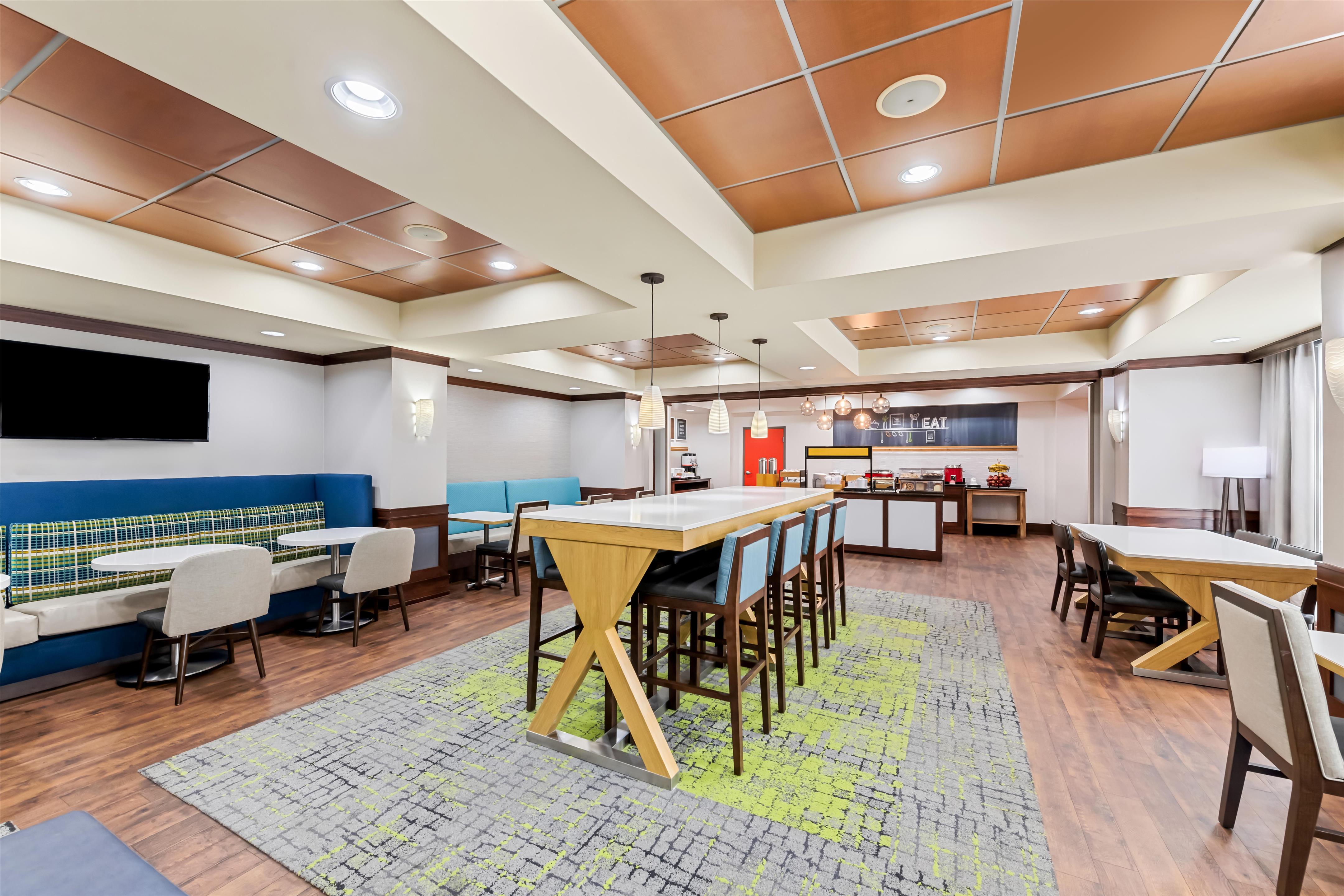 Breakfast Area | Hampton Inn Chattanooga - North/Ooltewah