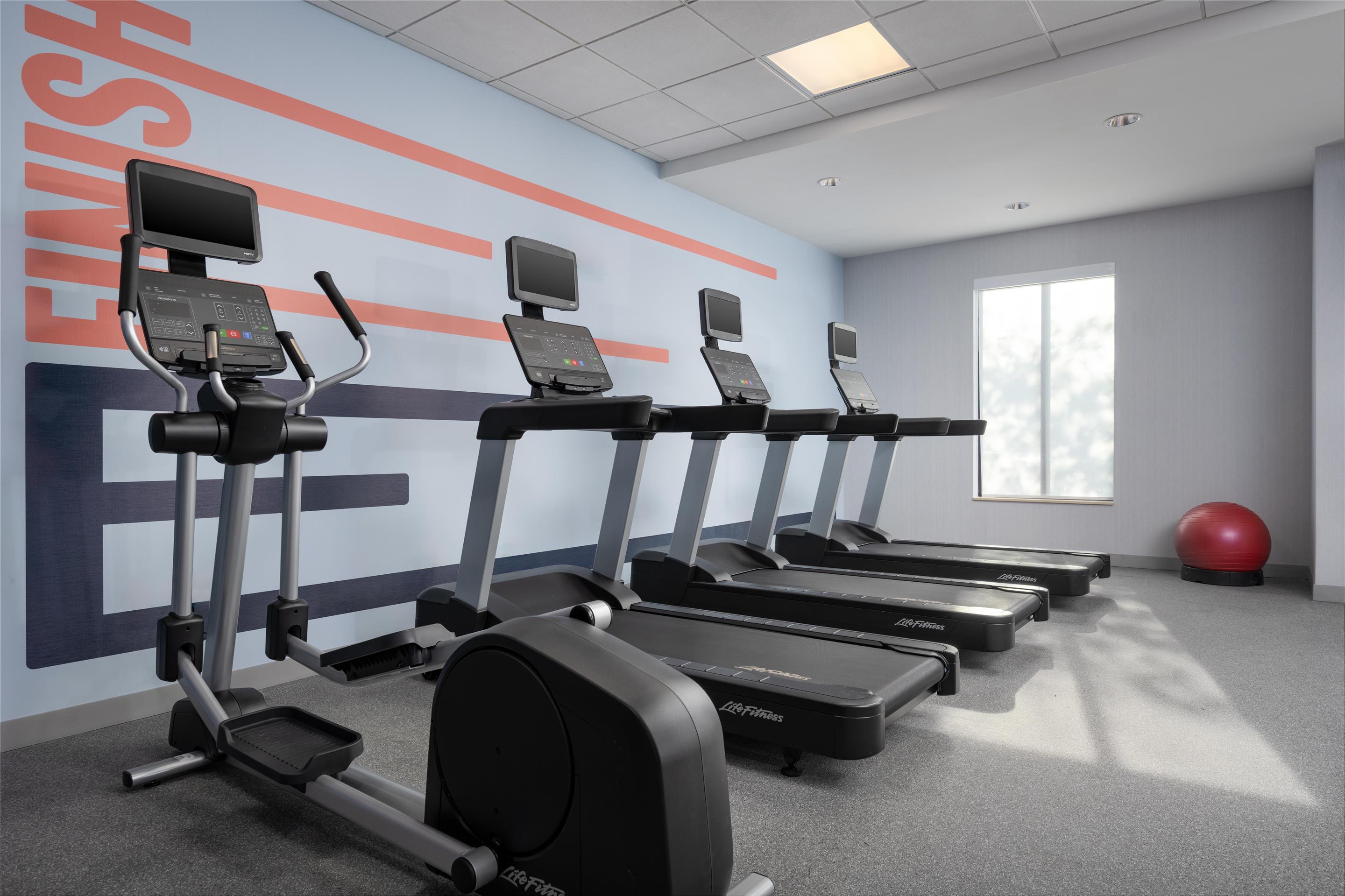Health club fitness center gym | Hampton Inn Cleveland Tennessee