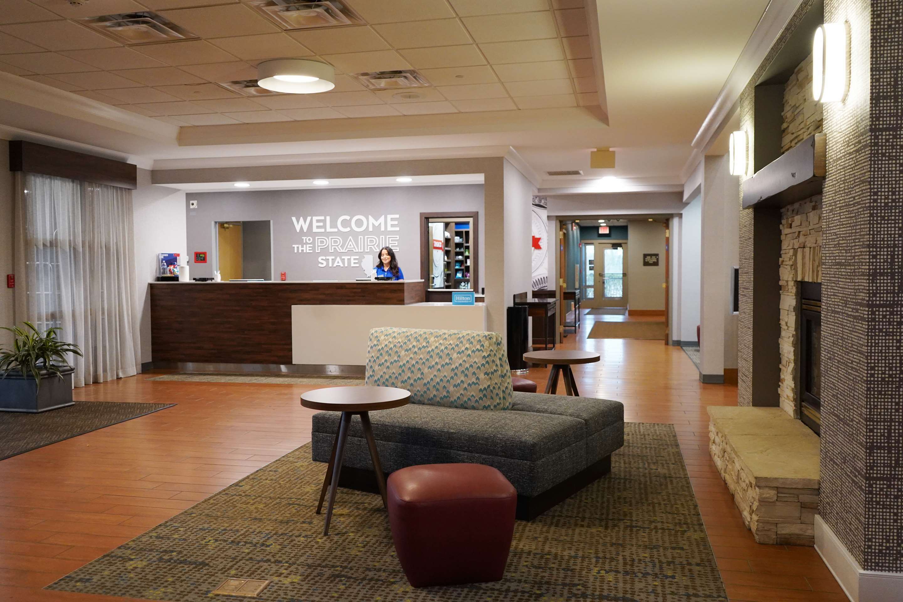 Lobby | Hampton Inn & Suites Chicago/Aurora
