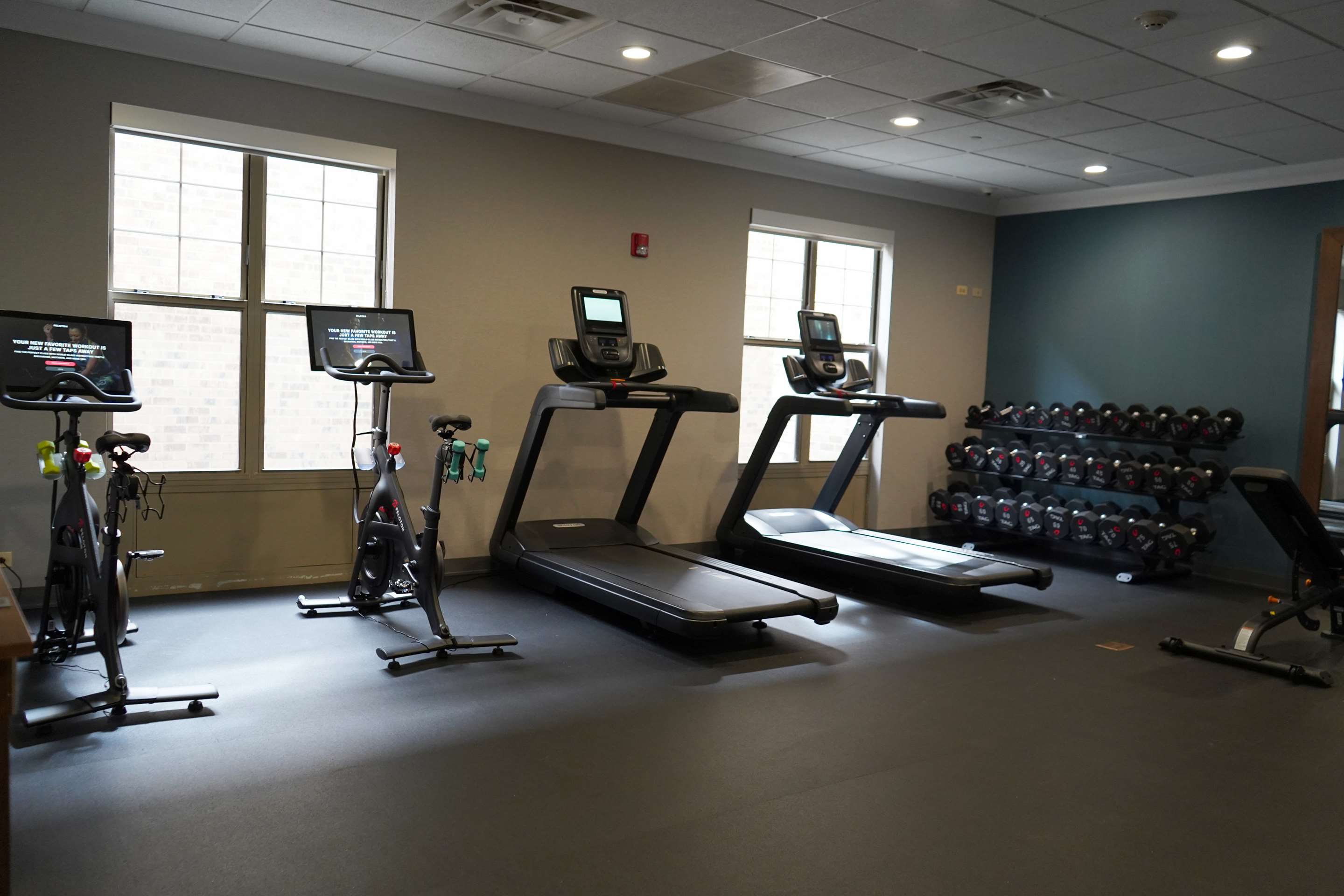 Health club fitness center gym | Hampton Inn & Suites Chicago/Aurora