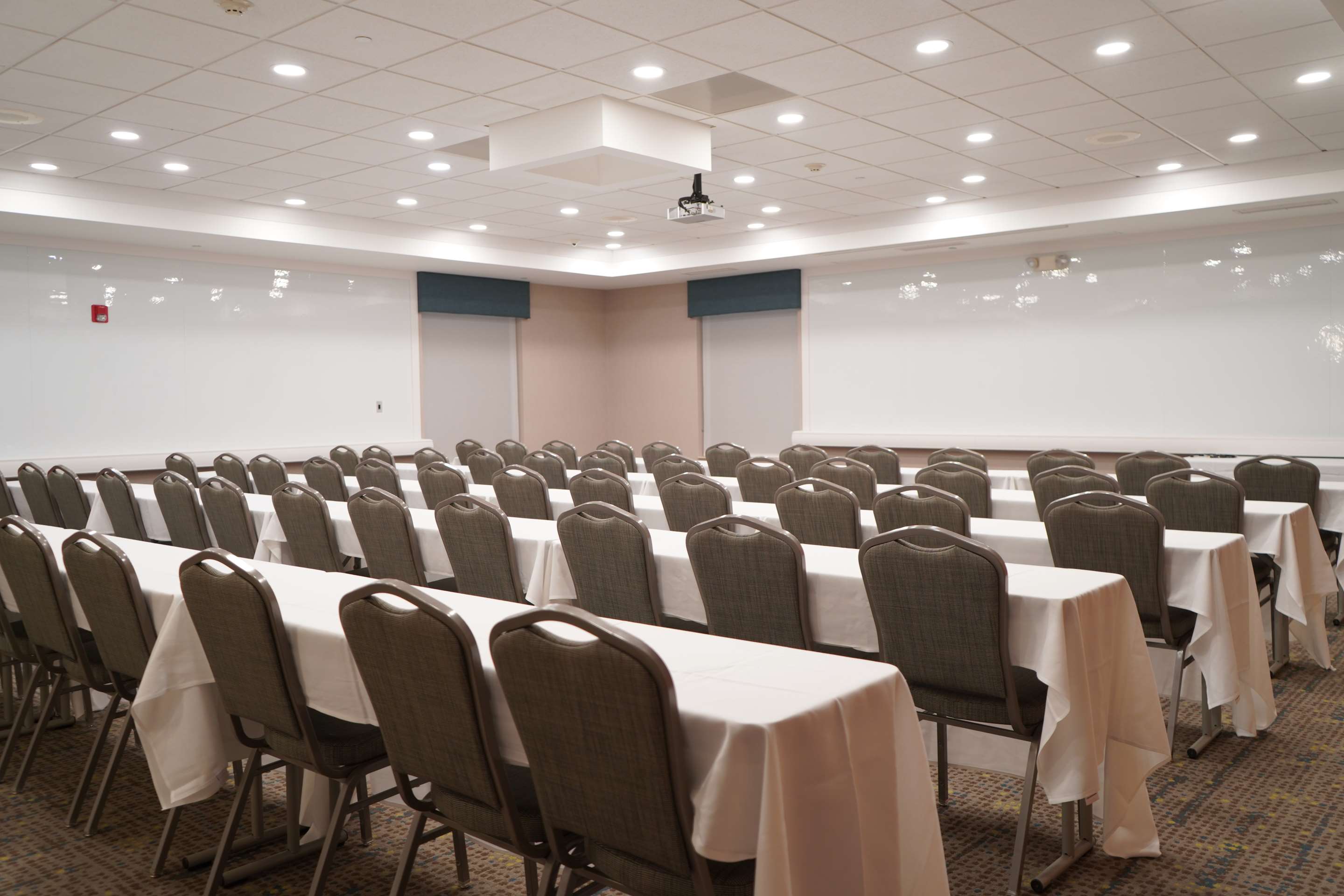Meeting Room | Hampton Inn & Suites Chicago/Aurora