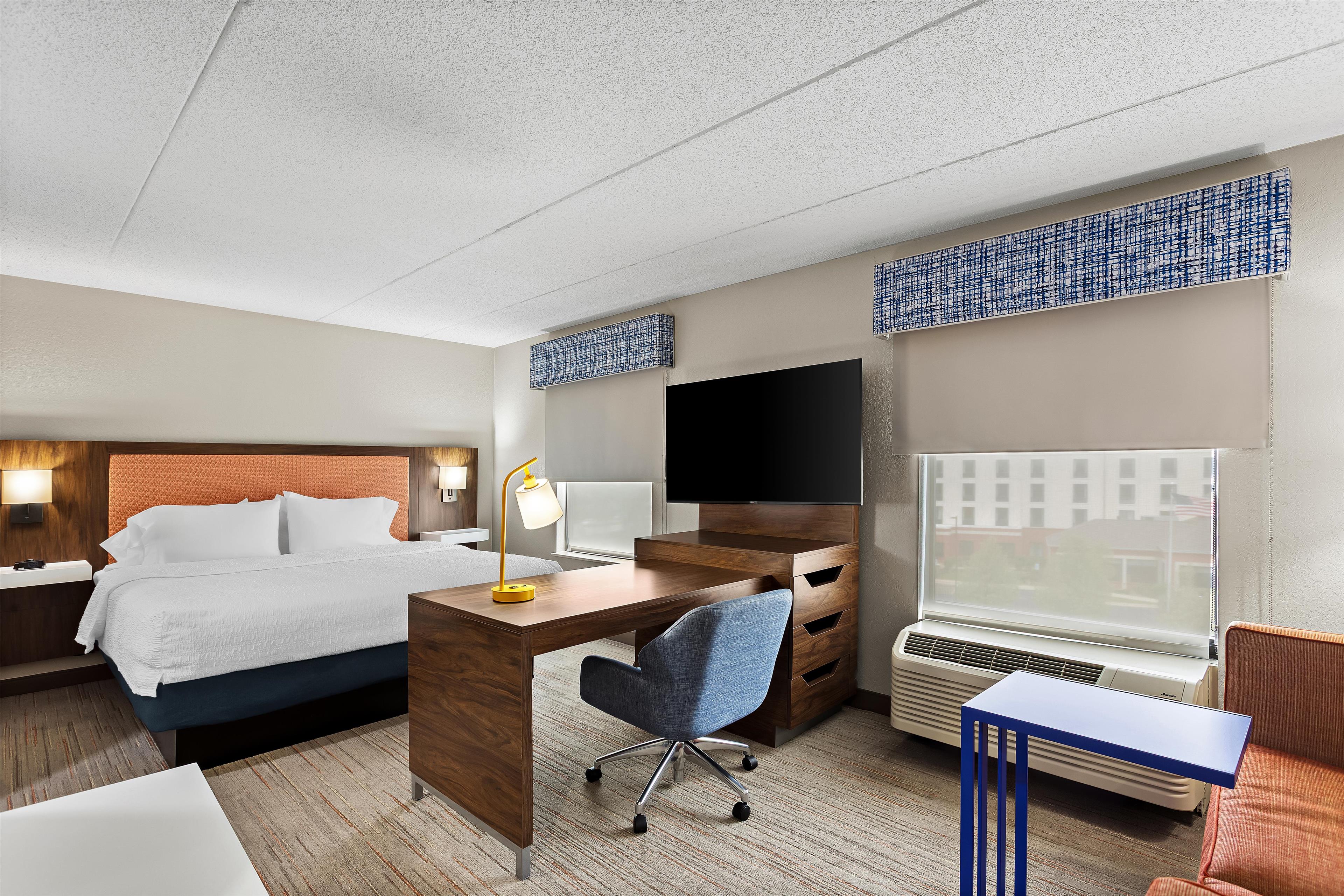 Hampton Inn & Suites by Hilton Bolingbrook Room Type - 1KNG STUDIO SOFABED NOSMOK