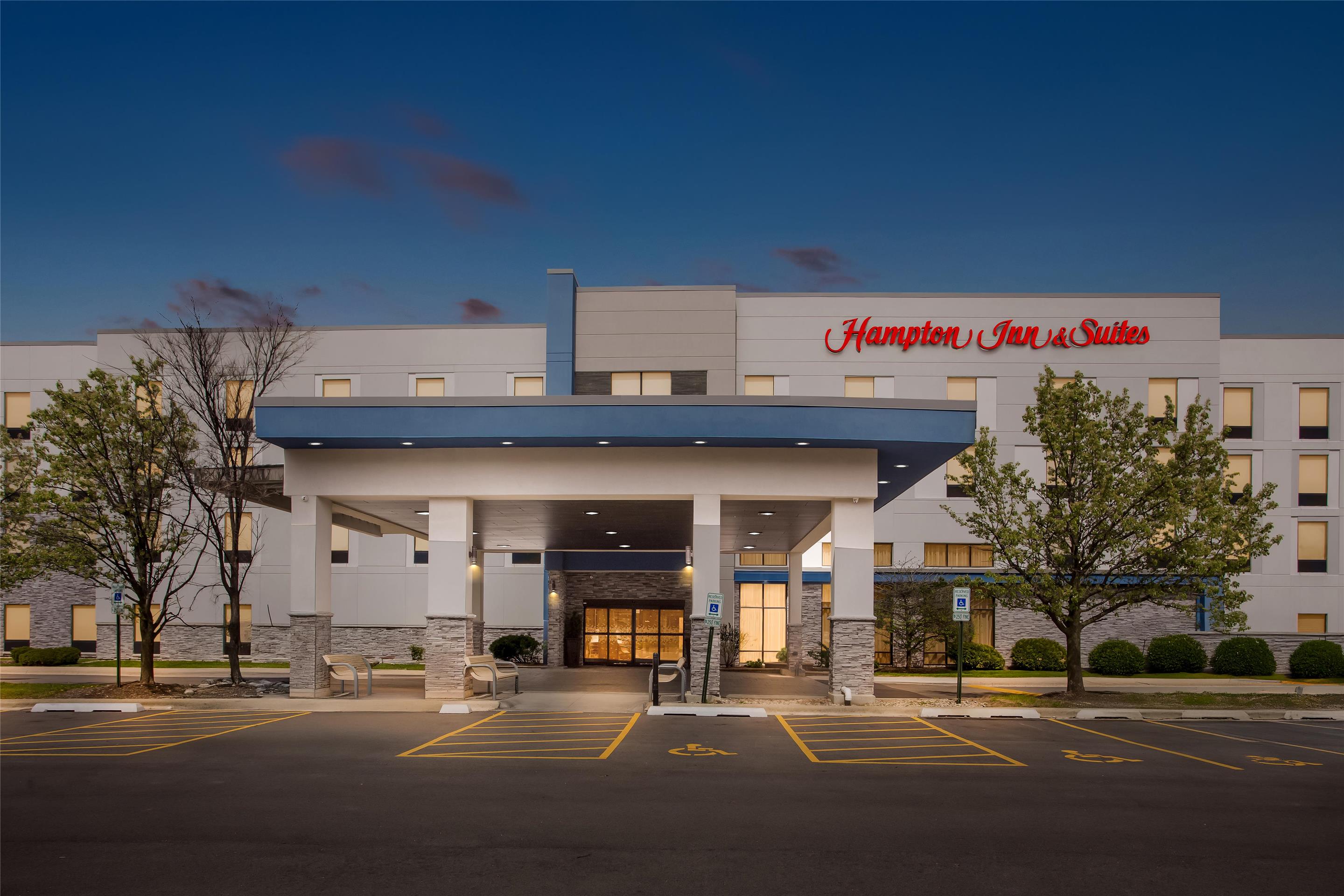 Exterior | Hampton Inn & Suites Bolingbrook