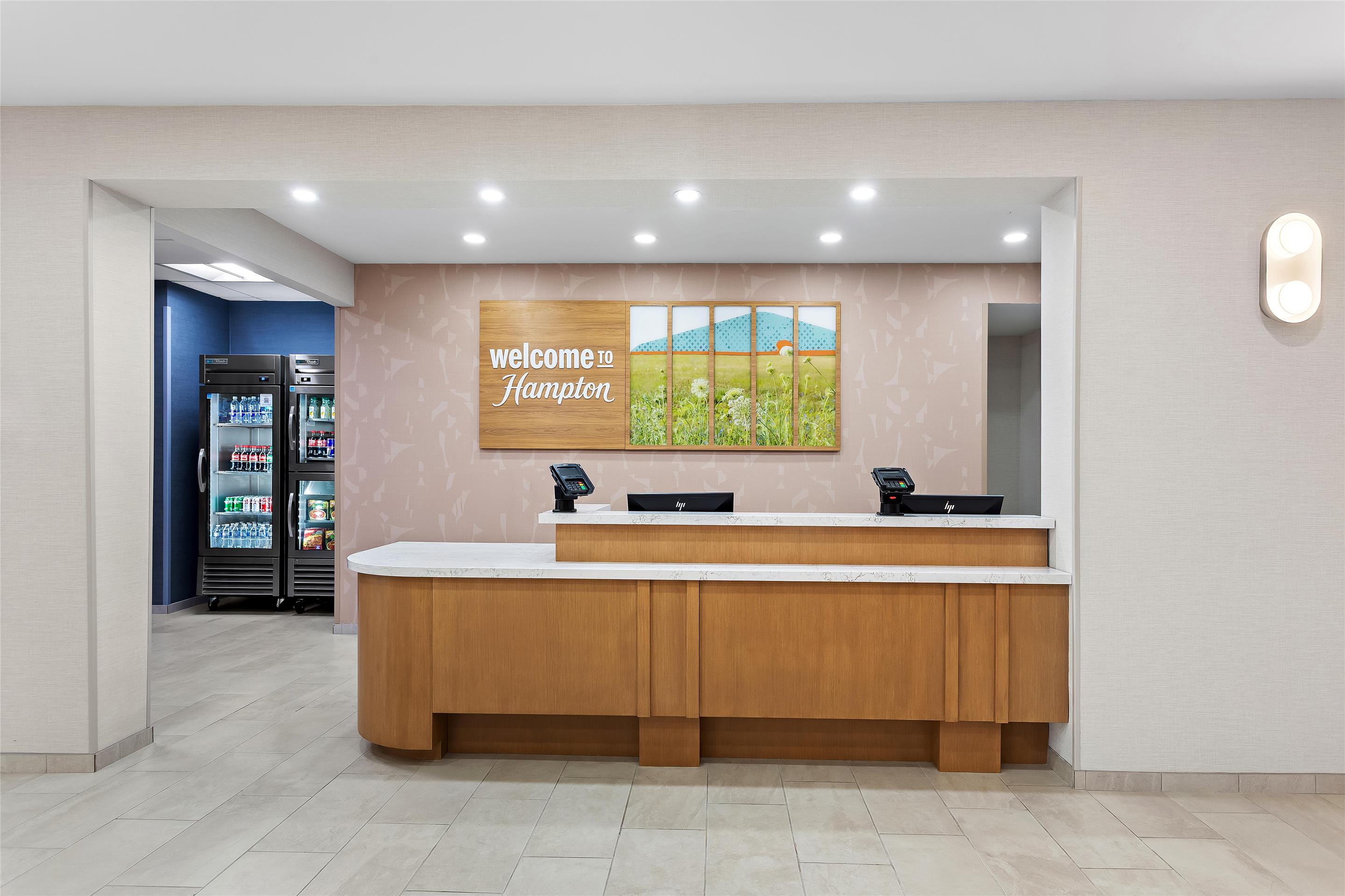 Reception | Hampton Inn & Suites Bolingbrook