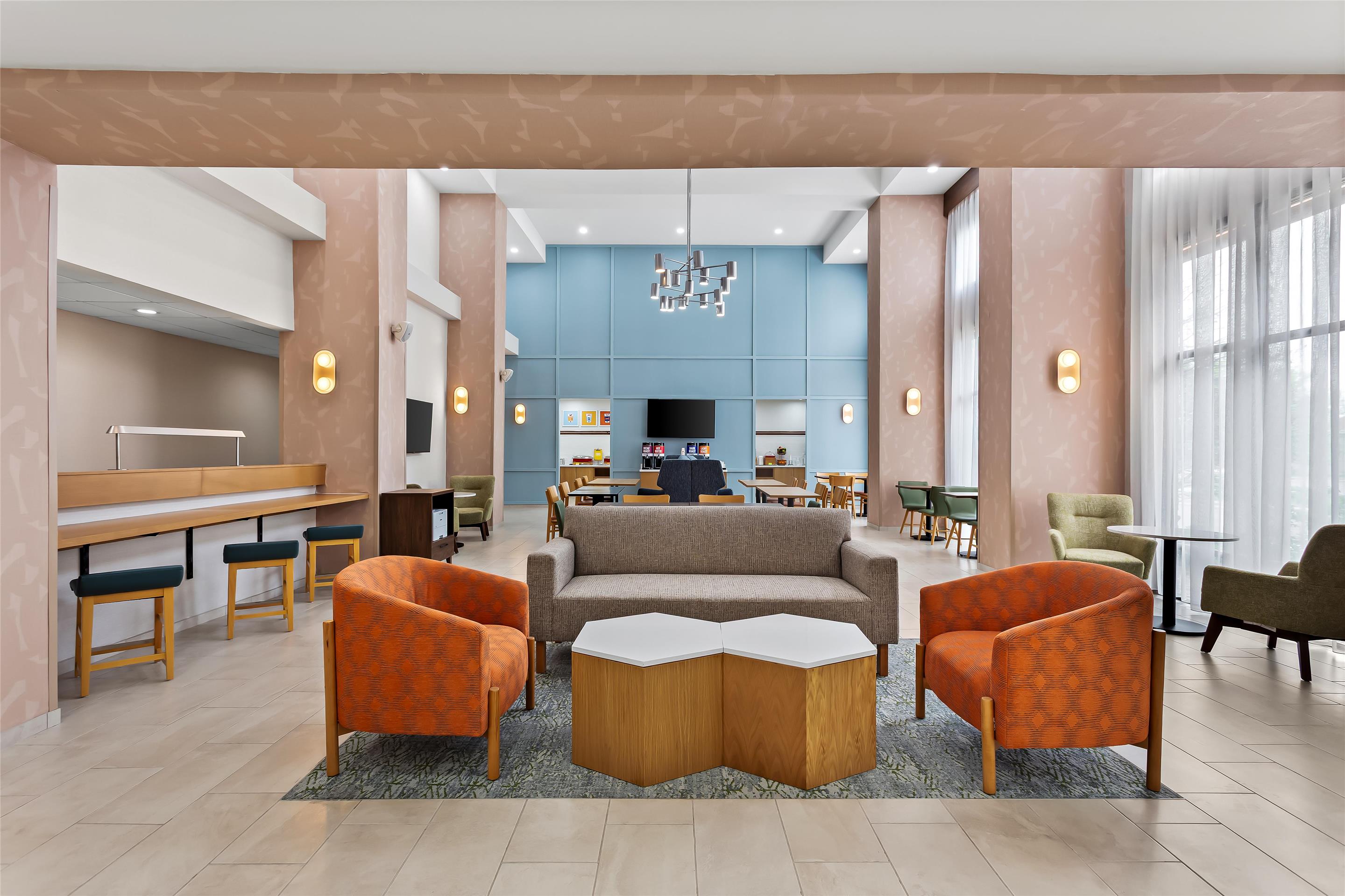 Breakfast Area | Hampton Inn & Suites Bolingbrook