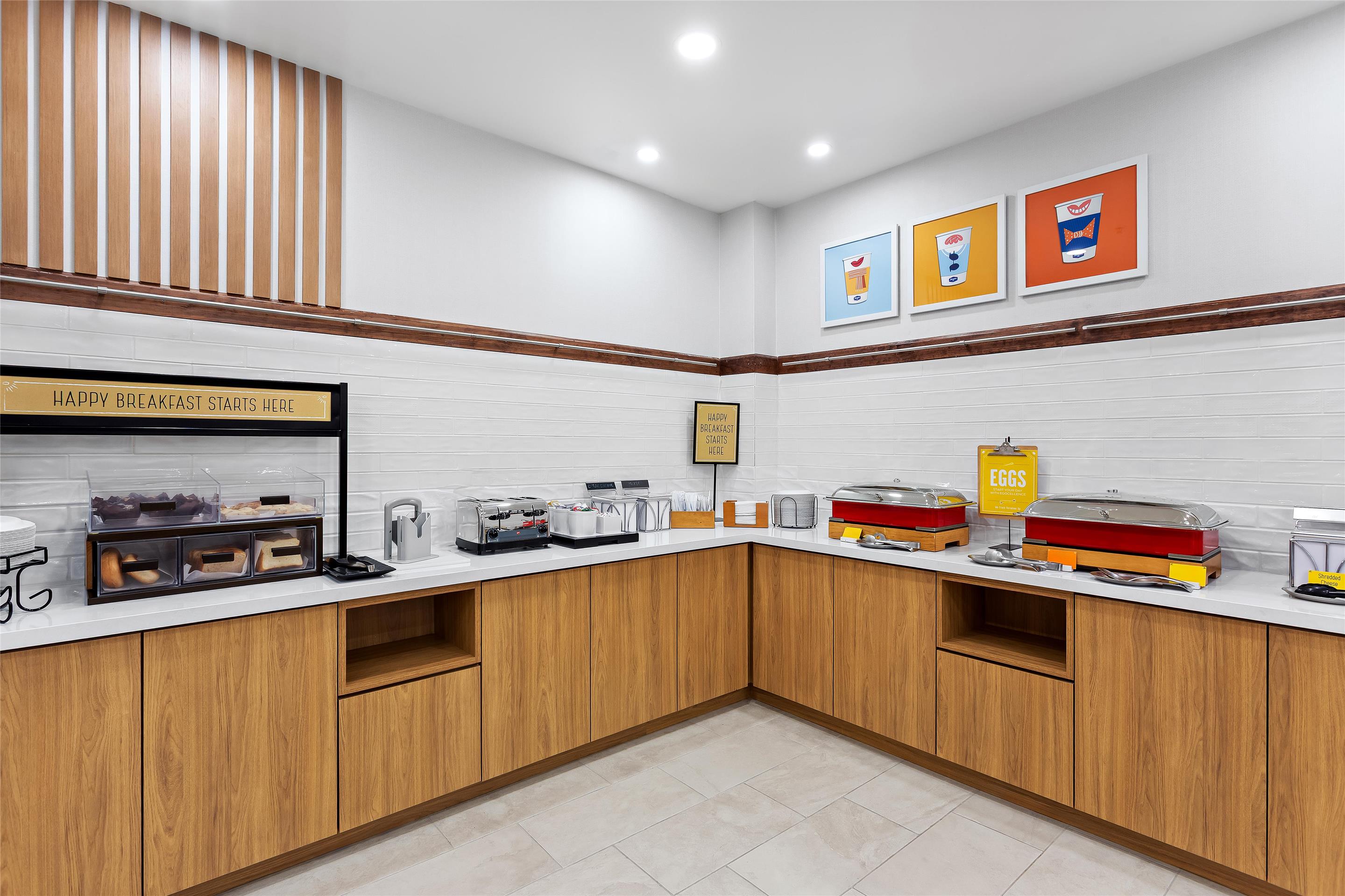 Breakfast Area | Hampton Inn & Suites Bolingbrook