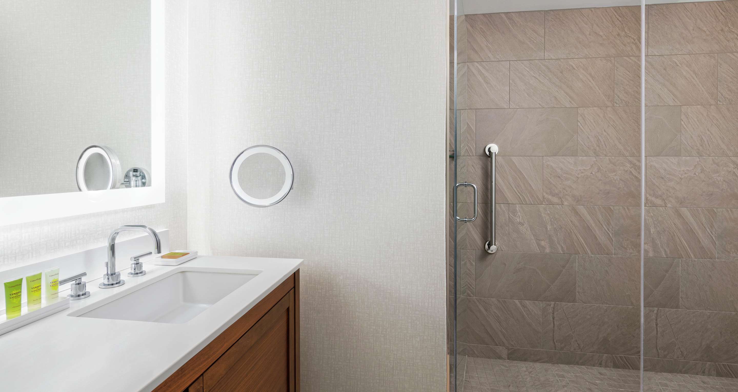 Guest room bath
