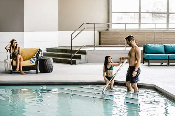 Pool - Hilton Oak Brook Hills Resort & Conference Center