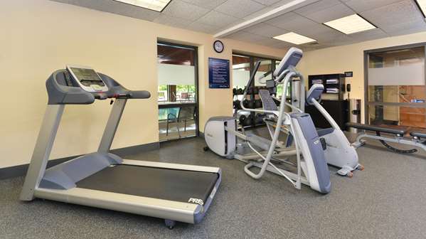 Fitness/ Exercise Room - Hampton Inn Carol Stream