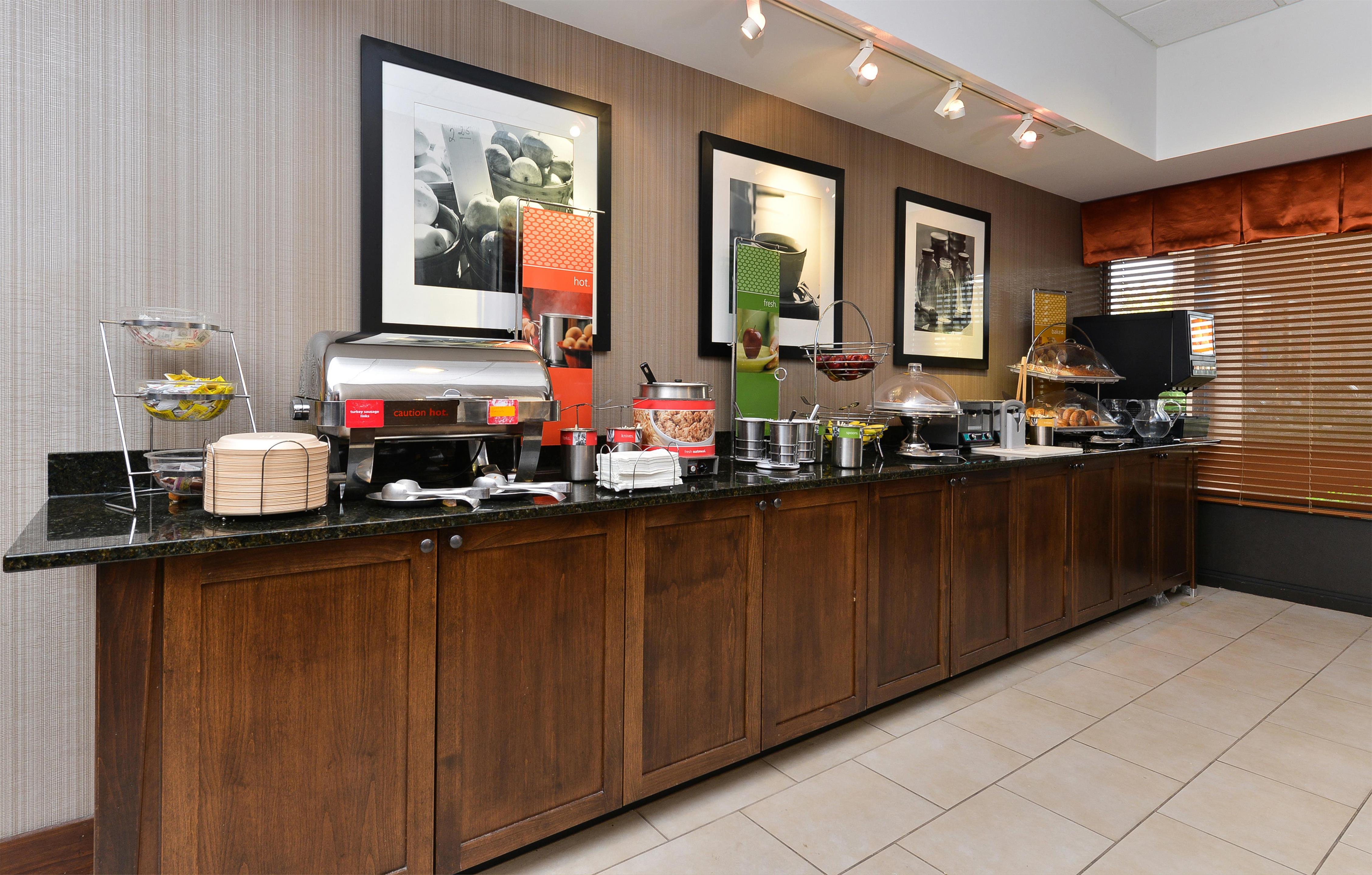 Restaurant | Hampton Inn Chicago-Carol Stream