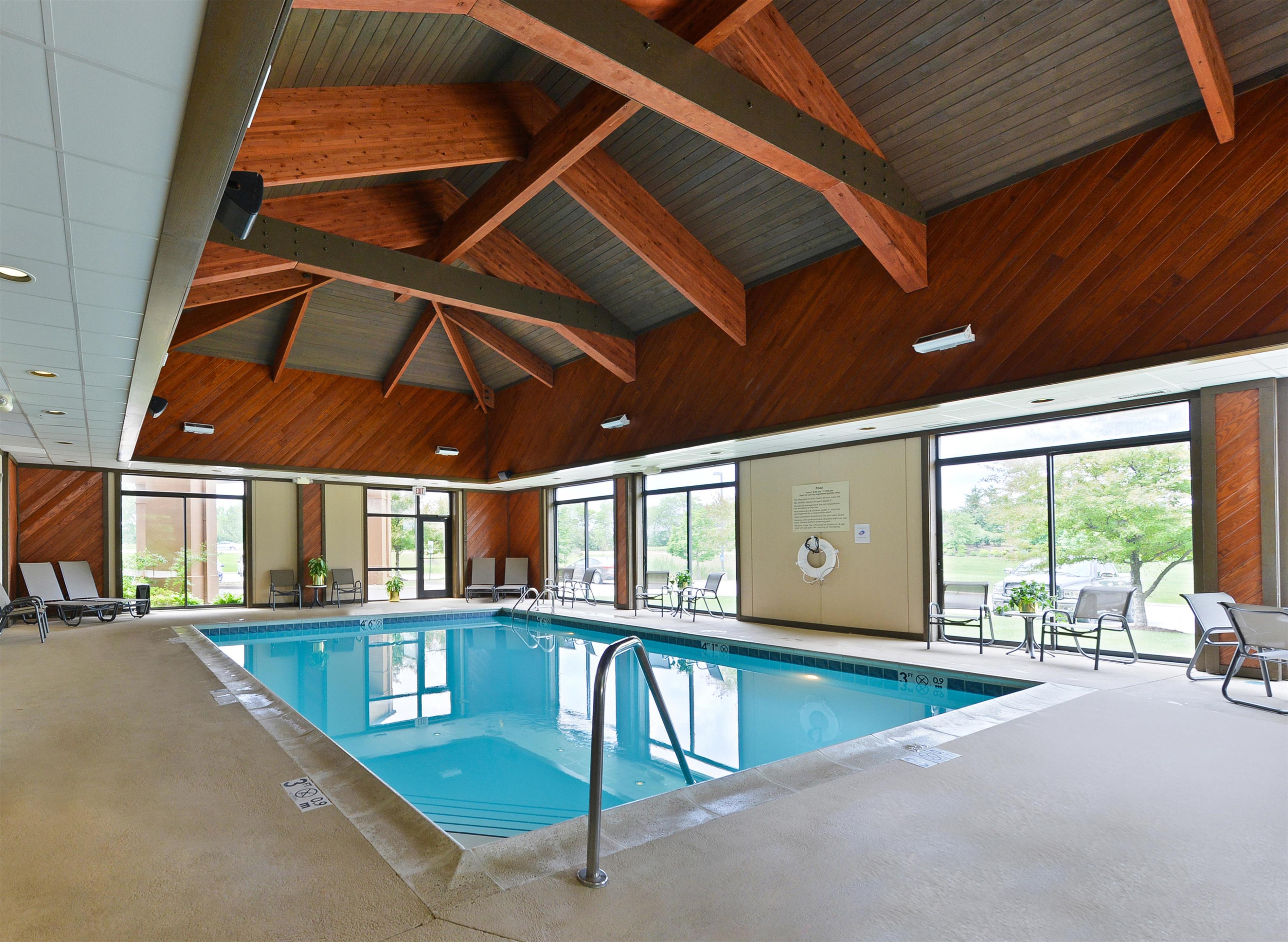 Pool | Hampton Inn Chicago-Carol Stream