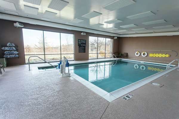 Pool - Hampton Inn & Suites Deer Park