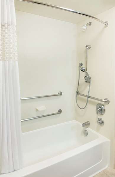  - Hampton Inn & Suites Deer Park