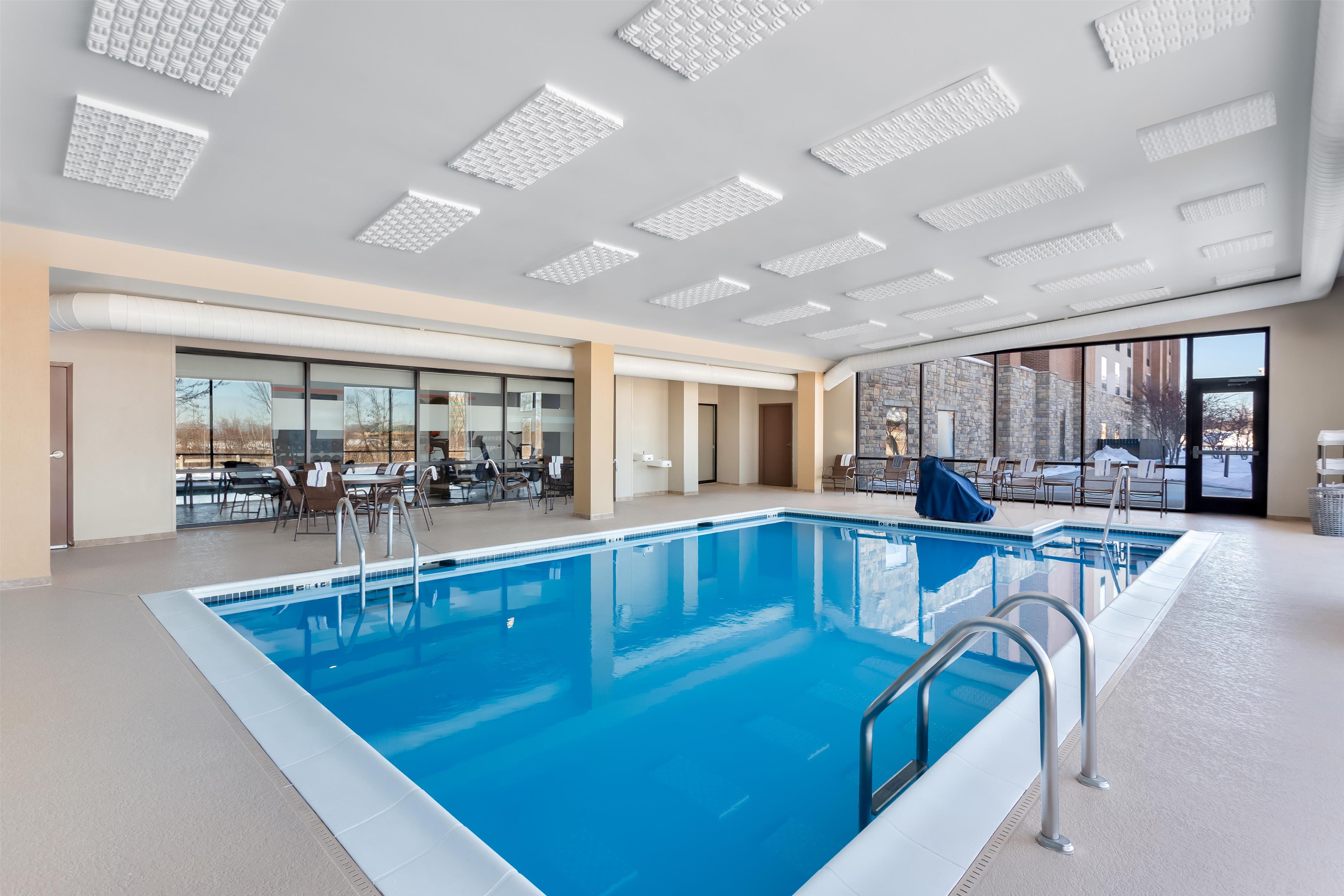 Pool | Hampton Inn & Suites Chicago Deer Park