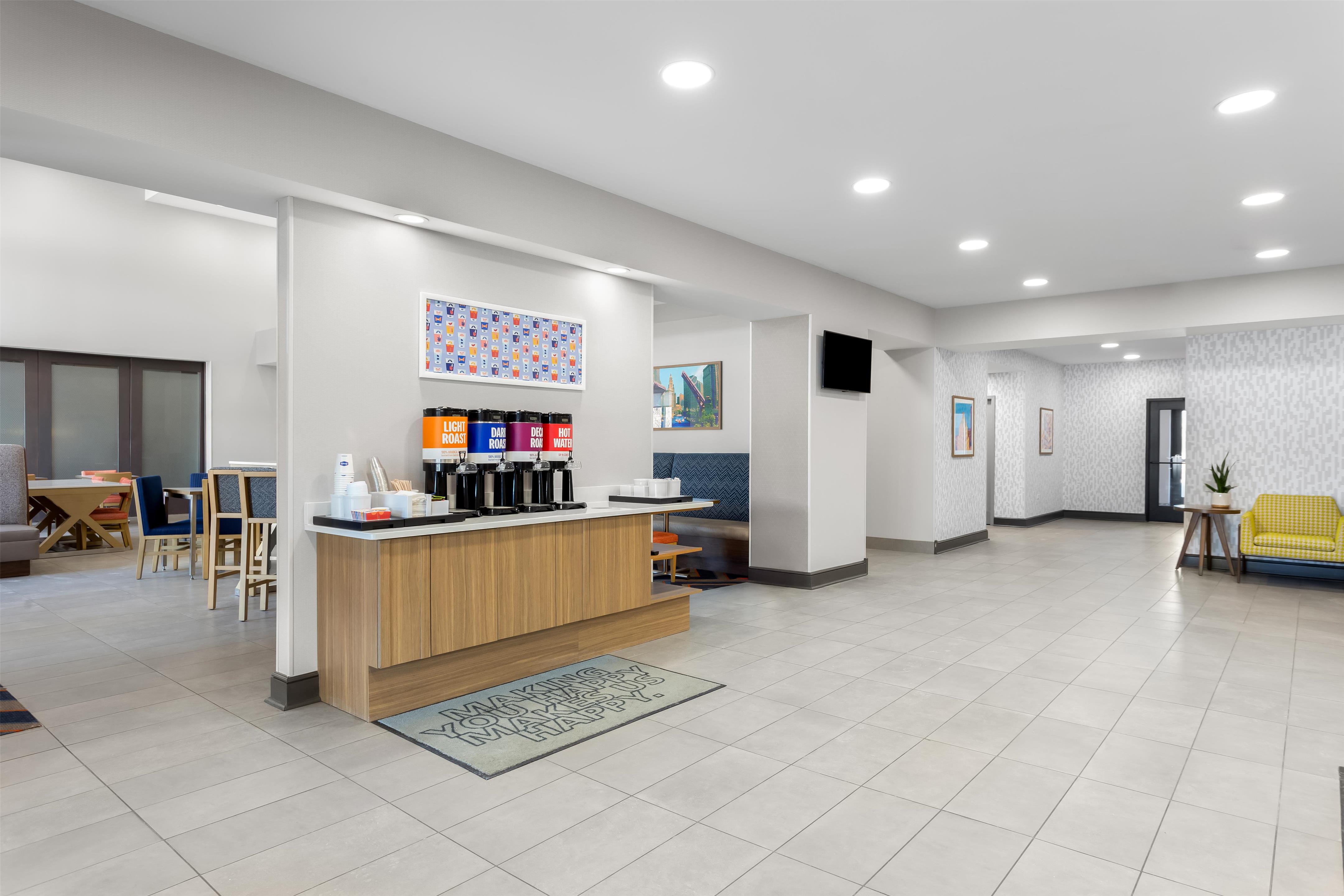 Lobby | Hampton Inn & Suites Chicago Deer Park
